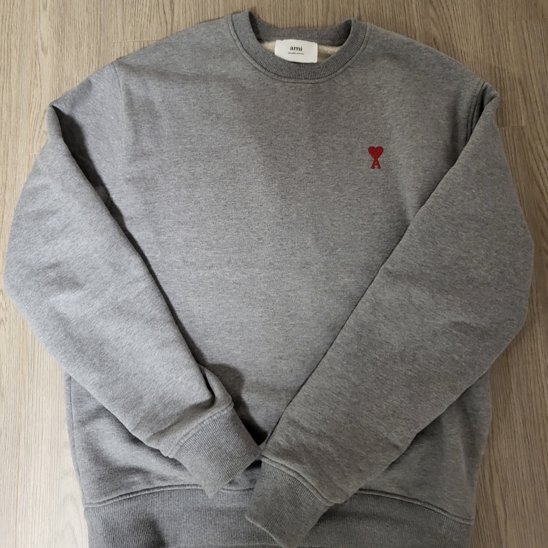 AMI de Coeur Sweatshirt Heather Grey 착용 스타일