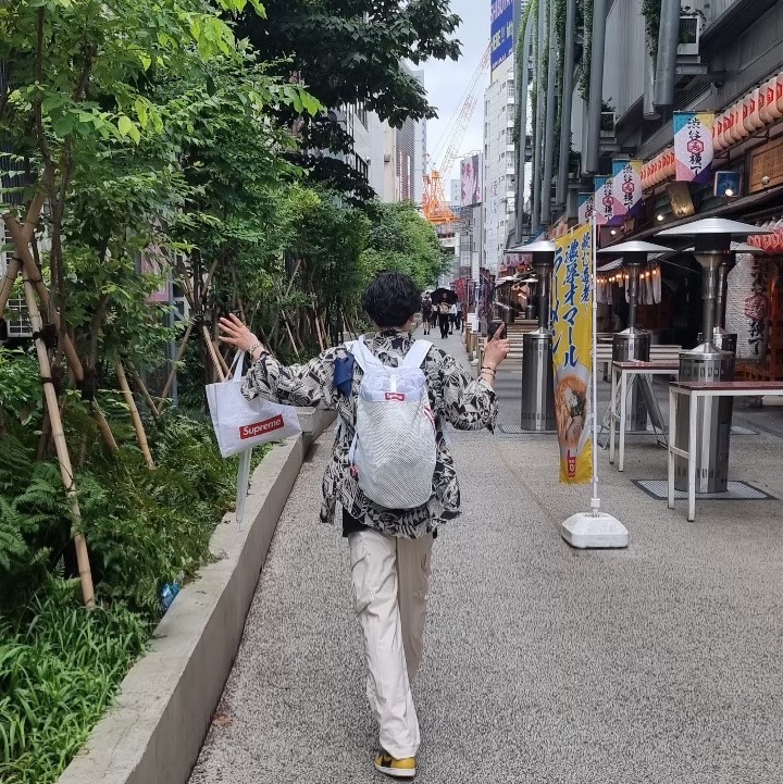 Supreme Mesh Backpack White - 23SS 착용 스타일