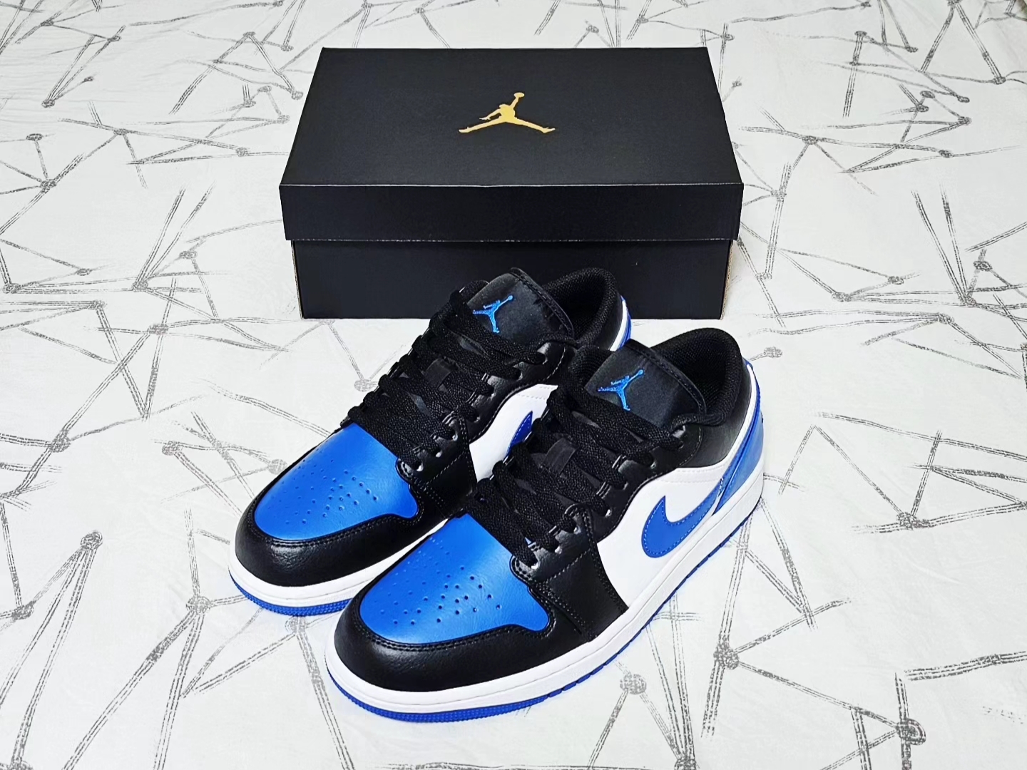 Jordan 1 Low Alternate Royal Toe 착용 스타일 - 1