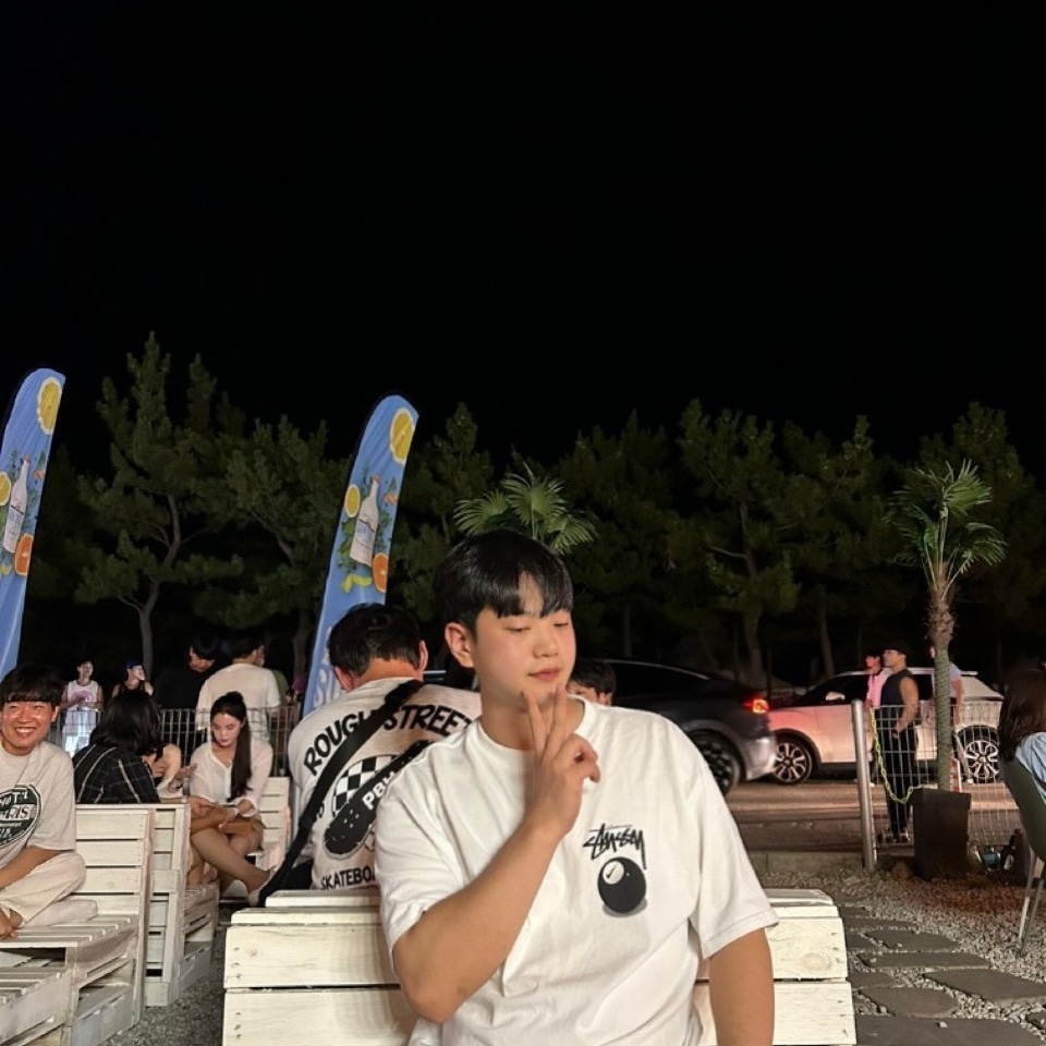 Nike x Stussy NRG FL SS 8 Ball T-Shirt White (DO9322-100) 착용 스타일