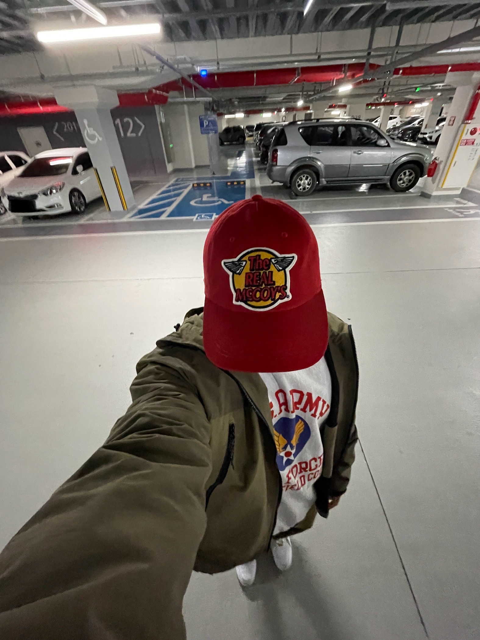 The Real McCoy's Logo Baseball Cap Red, Nike Air Force 1 '07 Low White 착용 스타일 - 2