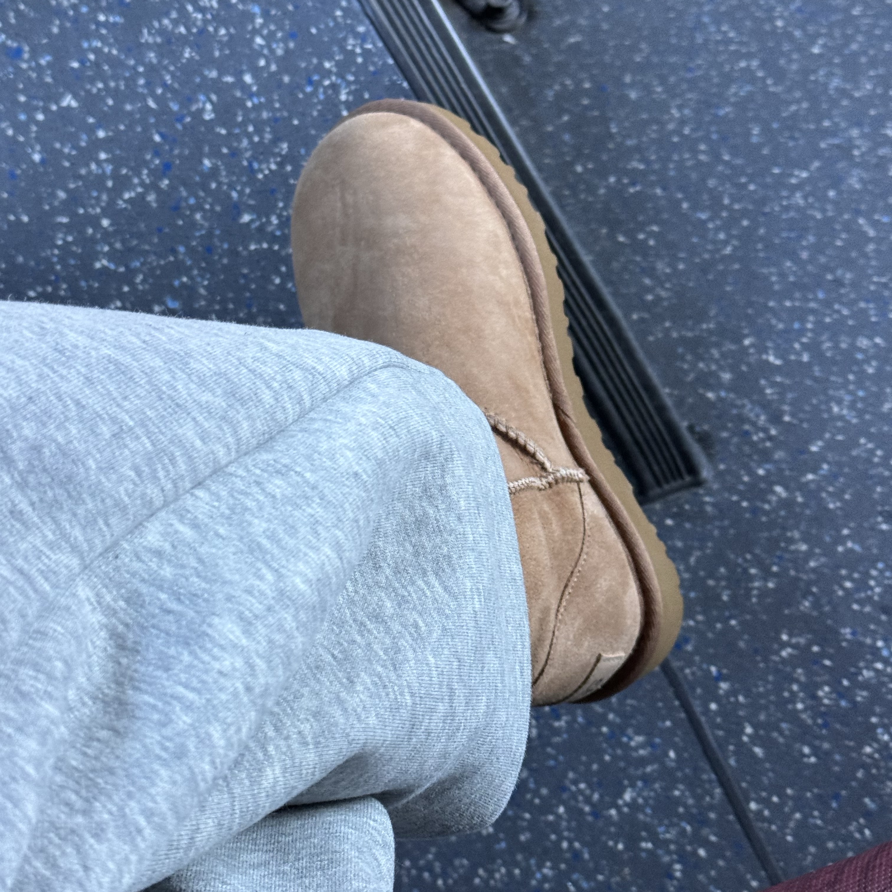 (W) UGG Classic Short II Boots Chestnut 착용 스타일 - 1
