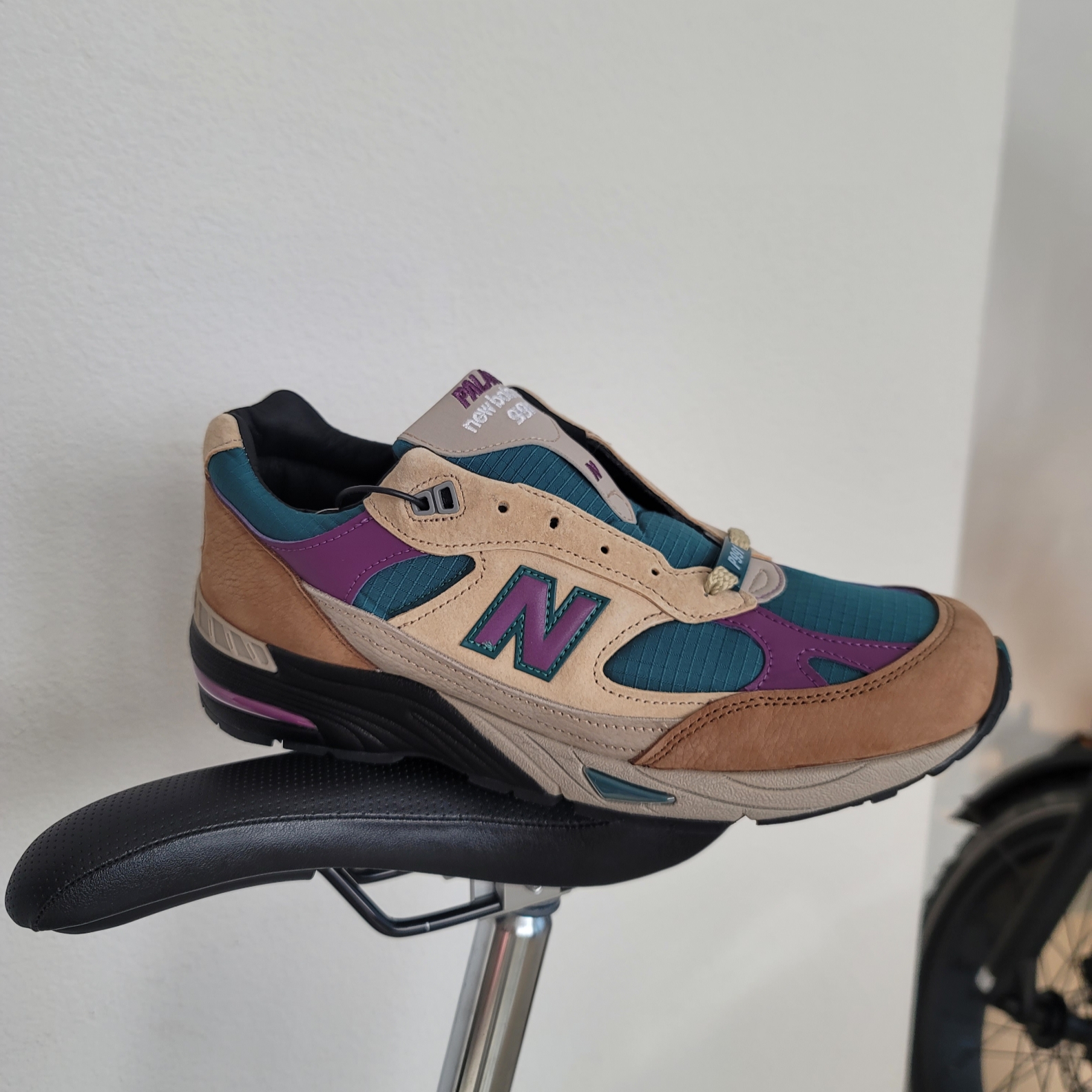 New Balance x Palace 991 Made in UK Teal Brown 착용 스타일