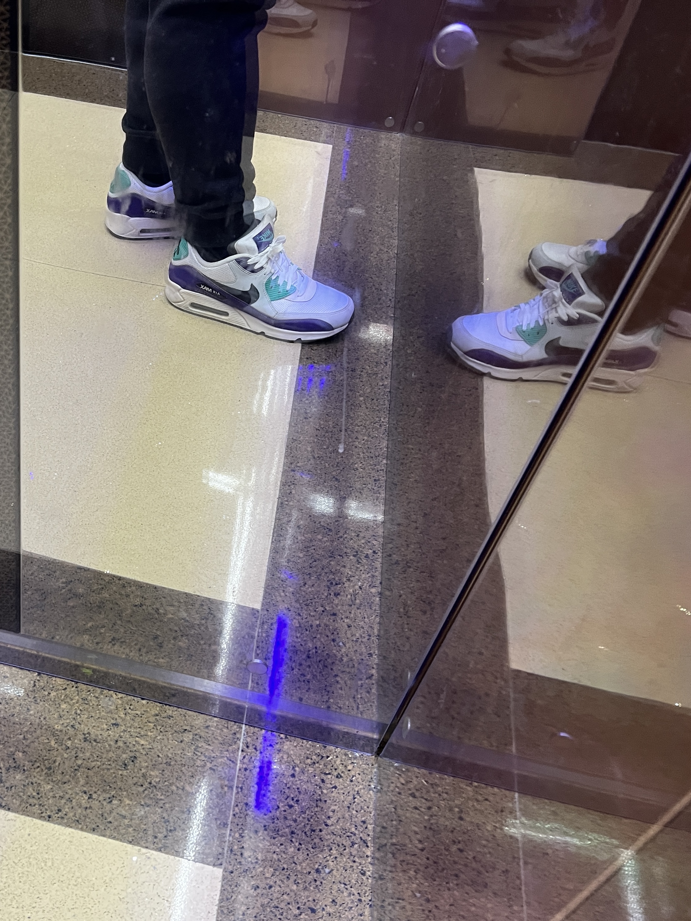 (W) Air Max 90 Essential Radiant Emerald 착용 스타일