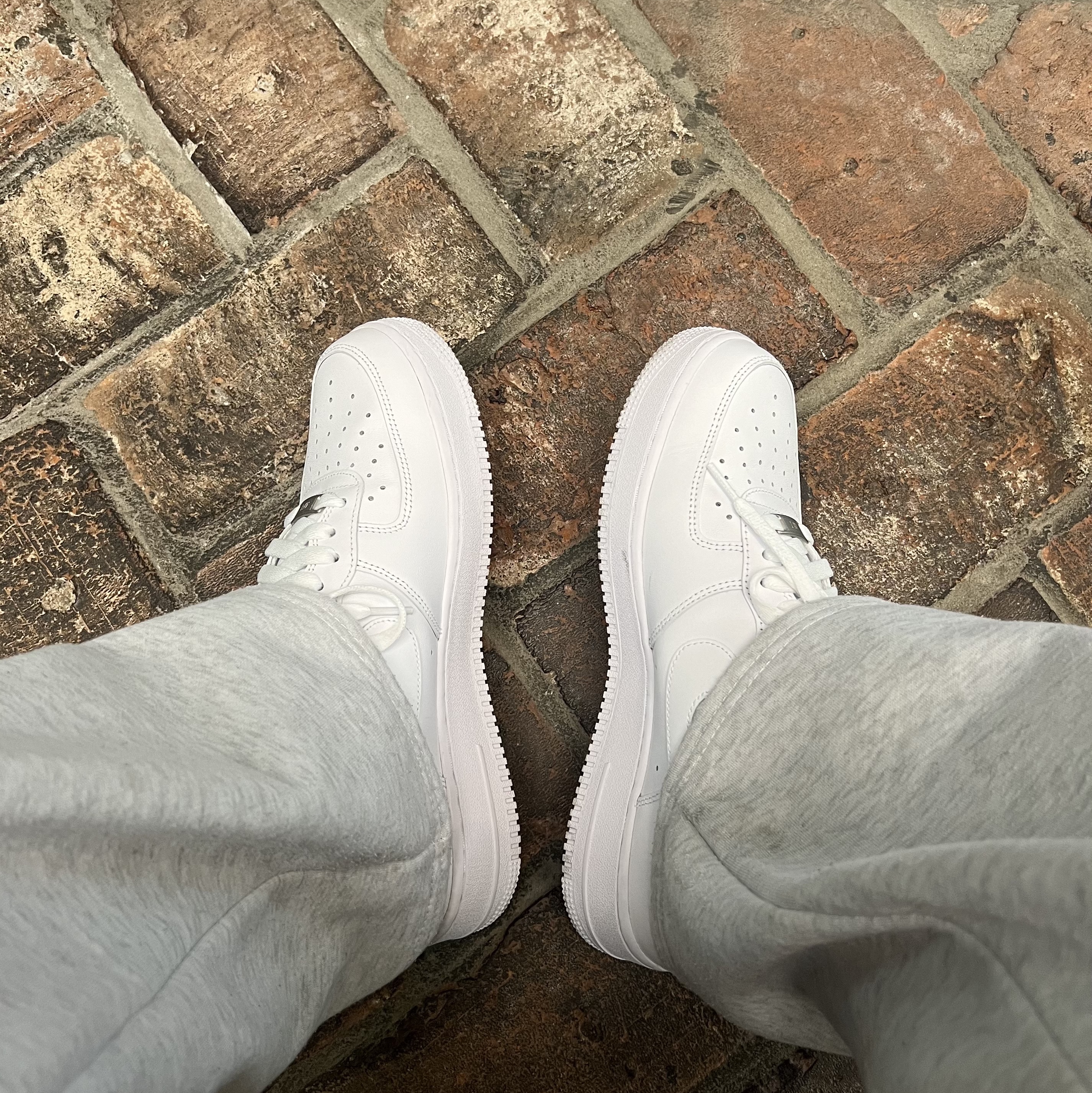 Nike Air Force 1 '07 Low White 착용 스타일 - 1