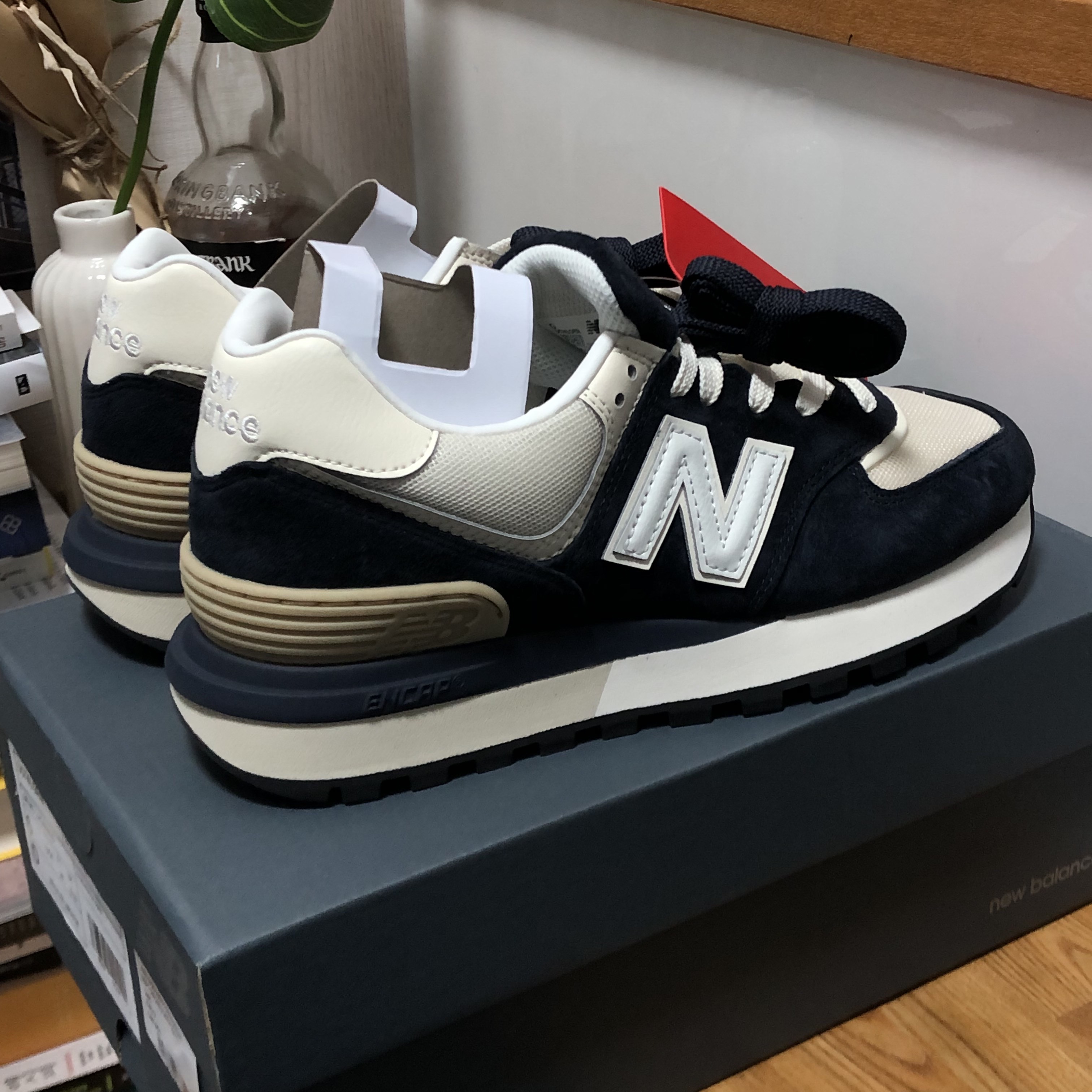 New Balance 574 Legacy Blue Navy 착용 스타일