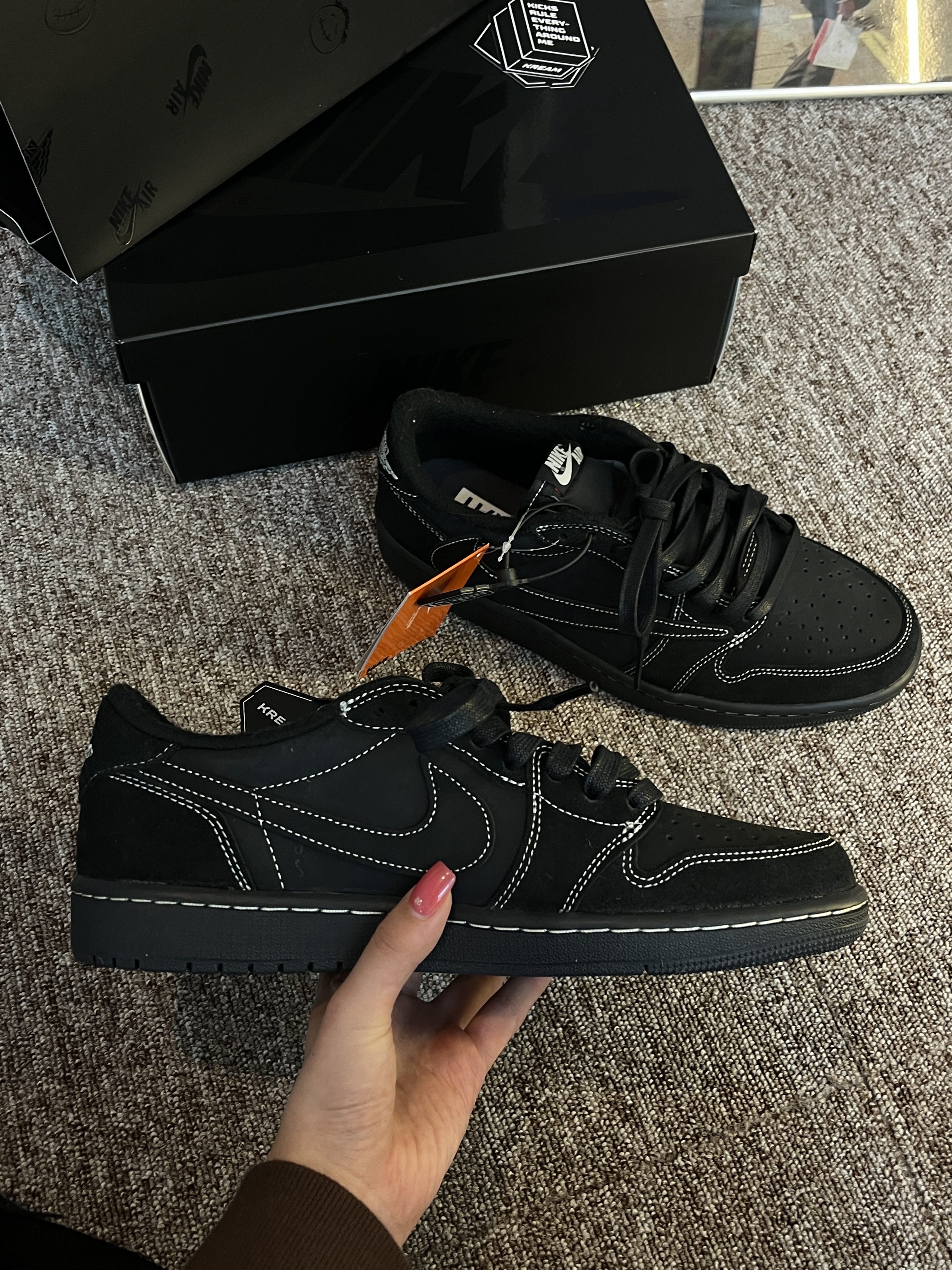 Jordan 1 x Travis Scott Retro Low OG SP Black Phantom 착용 스타일