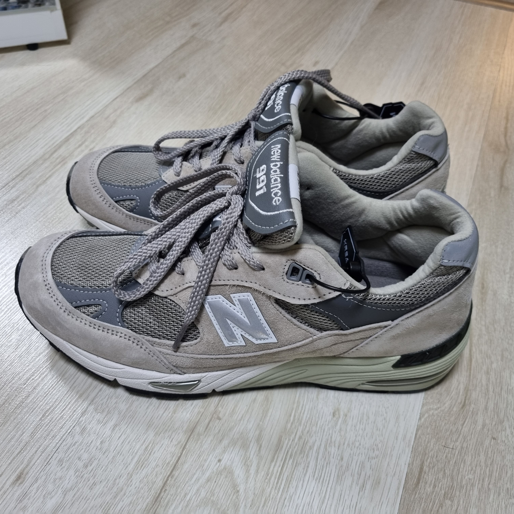 New Balance 991 Made in UK Grey 착용 스타일