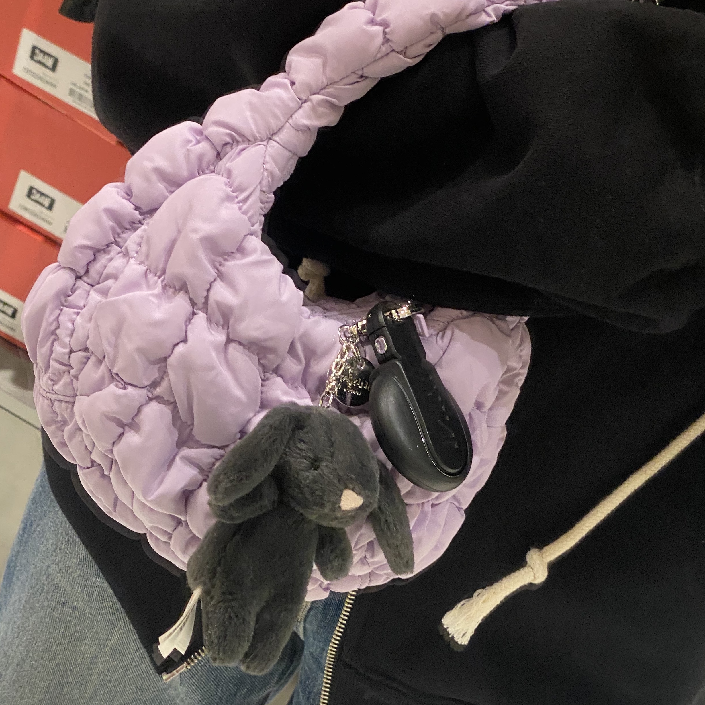 COS Quilted Micro Bag Purple, Jellycat Bashful Bunny Bag Charm Ink 착용 스타일