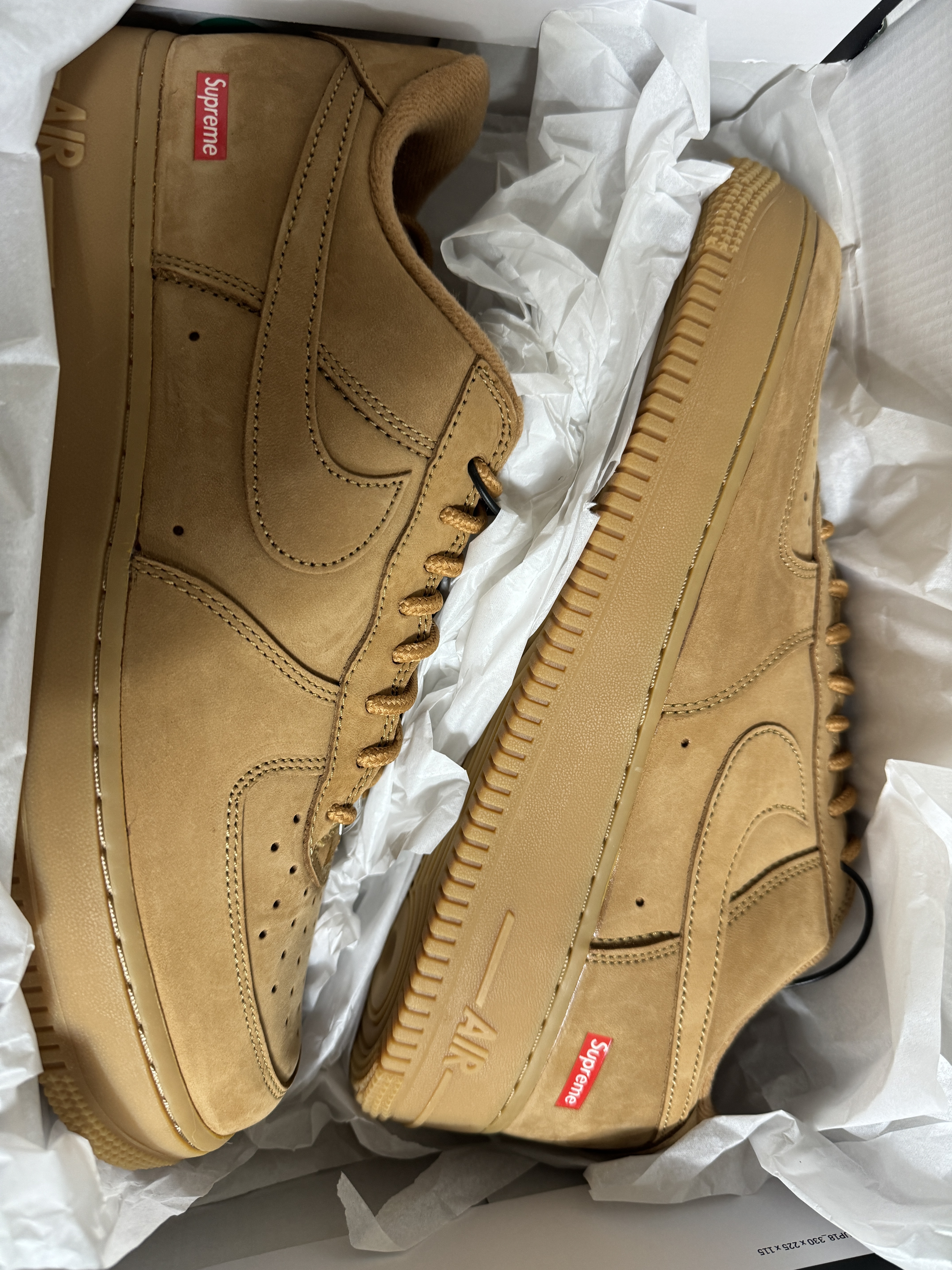 Nike x Supreme Air Force 1 Low Flax 착용 스타일