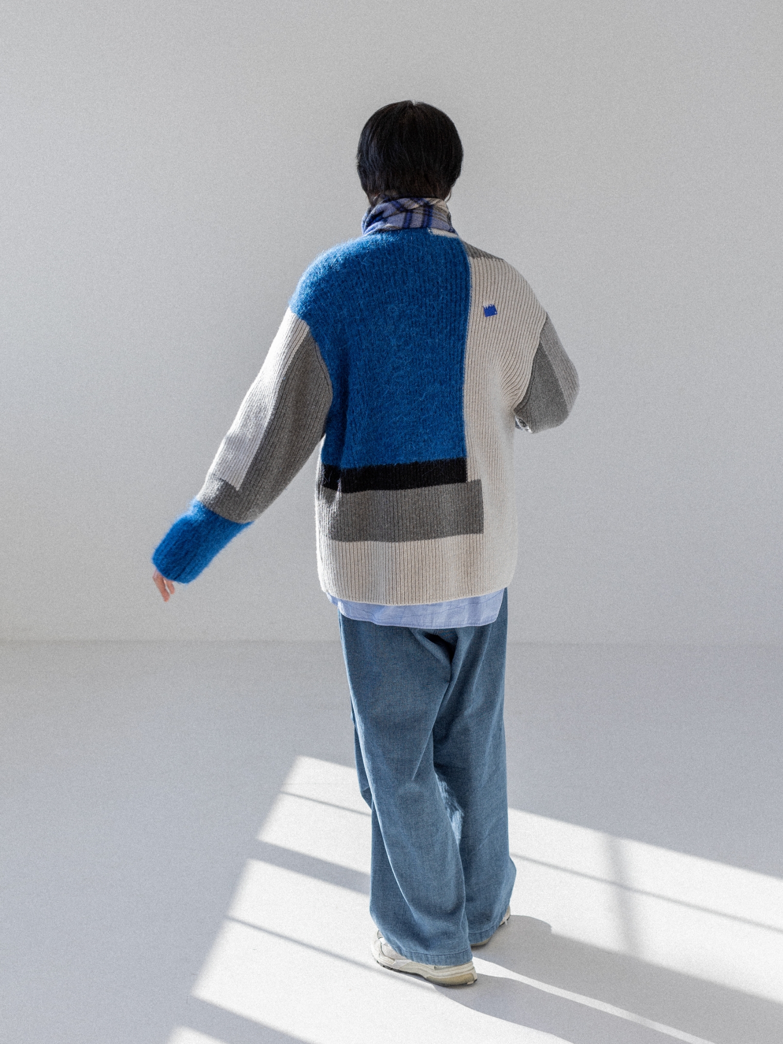 Zara x Ader Error Patchwork Oversize Knit Sweater Multicolor, Ader Error Revint Plaid Muffler Z-Blue 착용 스타일 - 3