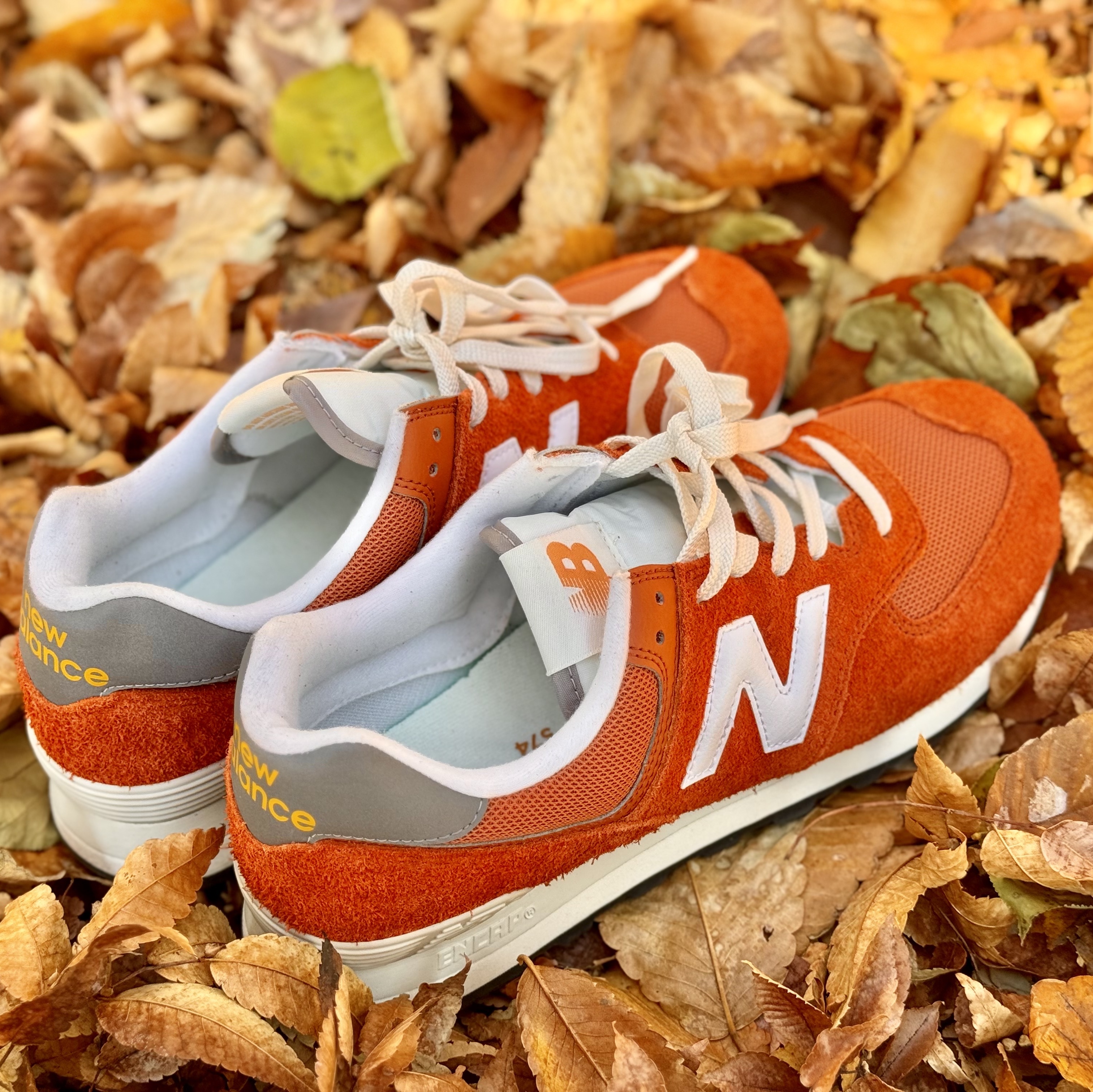New Balance 574 Heritage Orange Burst White 착용 스타일