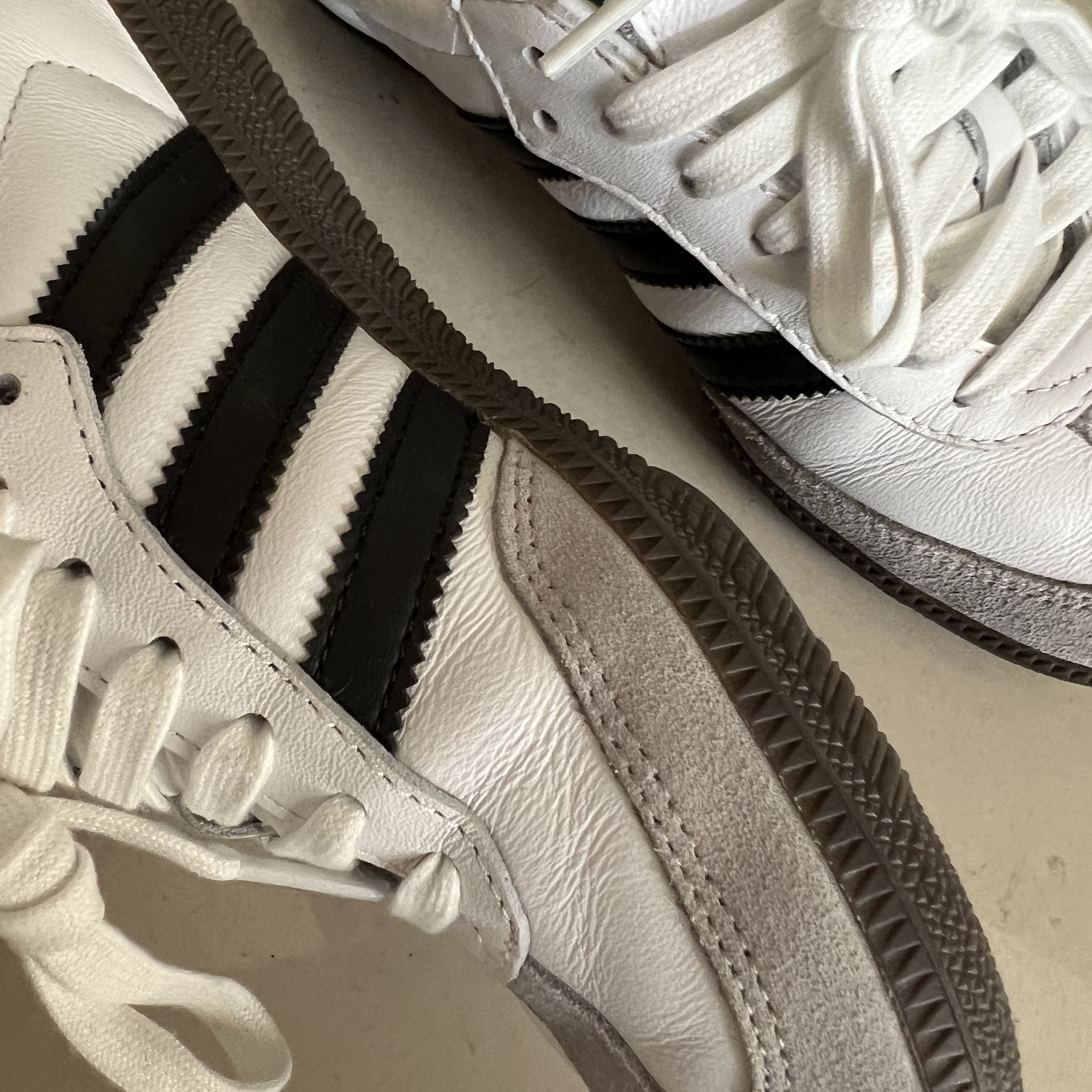 Adidas Samba OG Cloud White 착용 스타일