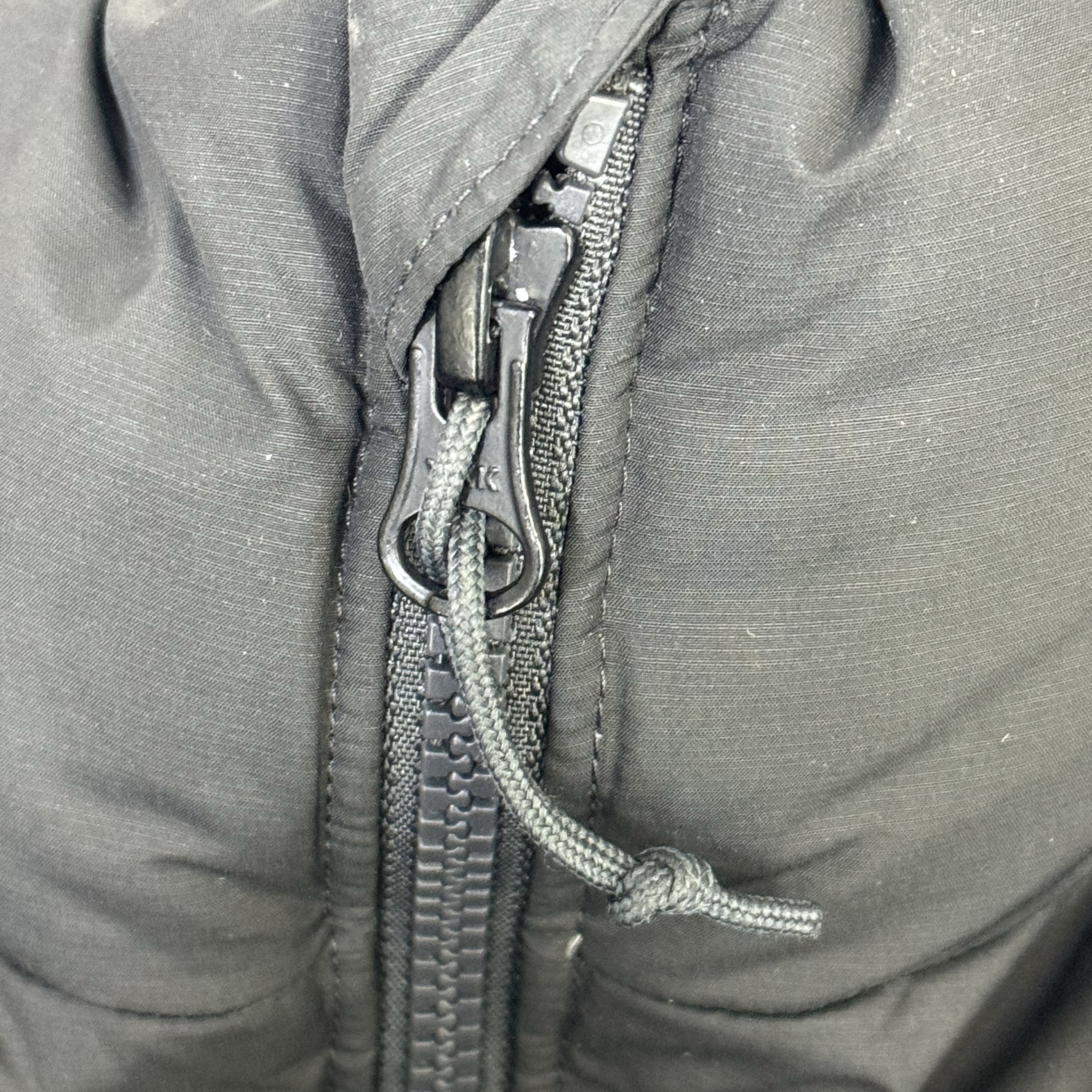 The North Face 1992 Nuptse Jacket Charcoal 착용 스타일 - 3