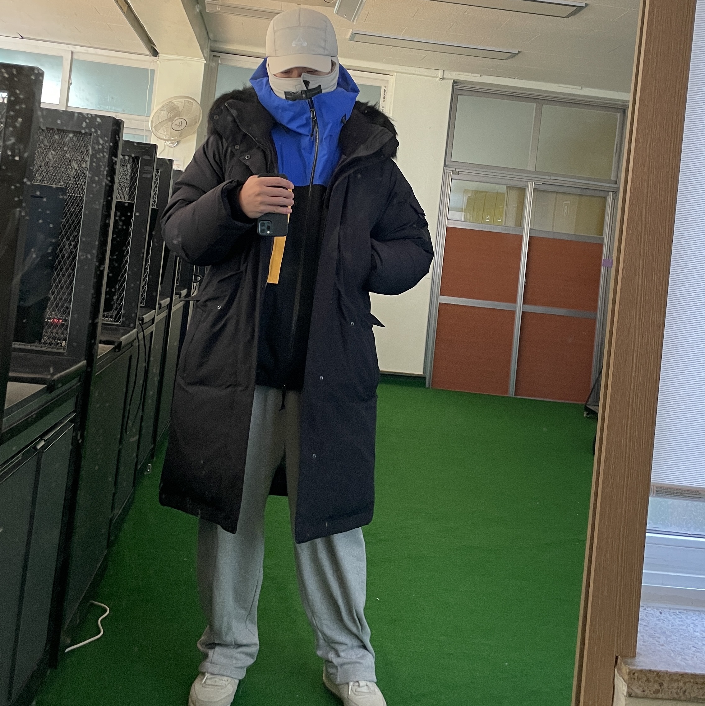 Palace Pertex Mask Cap Stone Arctica - 23FW, Nike ACG Gore-Tex Misery Ridge Jacket Hyper Royal - US/EU 착용 스타일