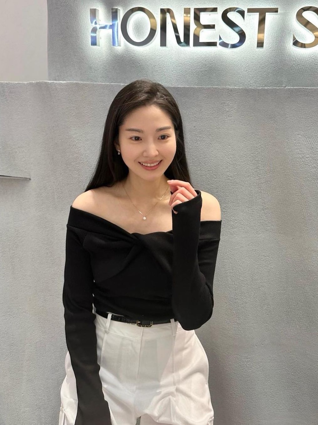 (W) Jaded London Tribeca Ribbed Off The Shoulder Knit Blue 착용 스타일 - 2