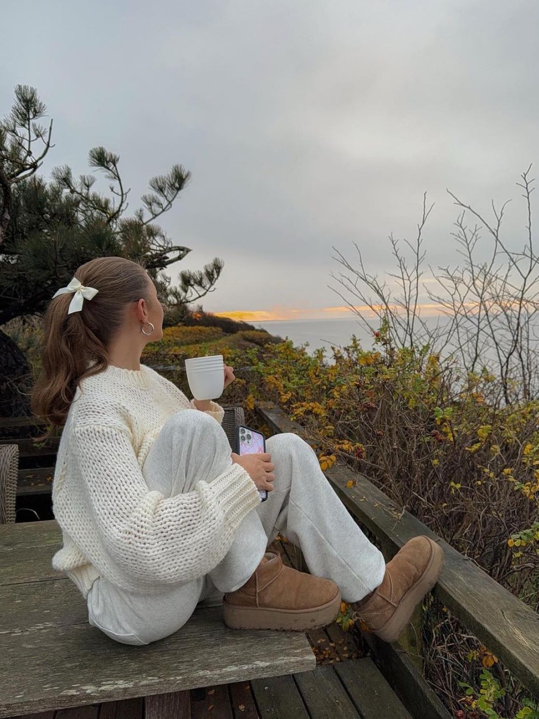 Acne Studios Oversized Light Wool Muffler Cream Beige, (W) Max Mara Hello Cashmere and Wool Robe Coat White 착용 스타일 - 4
