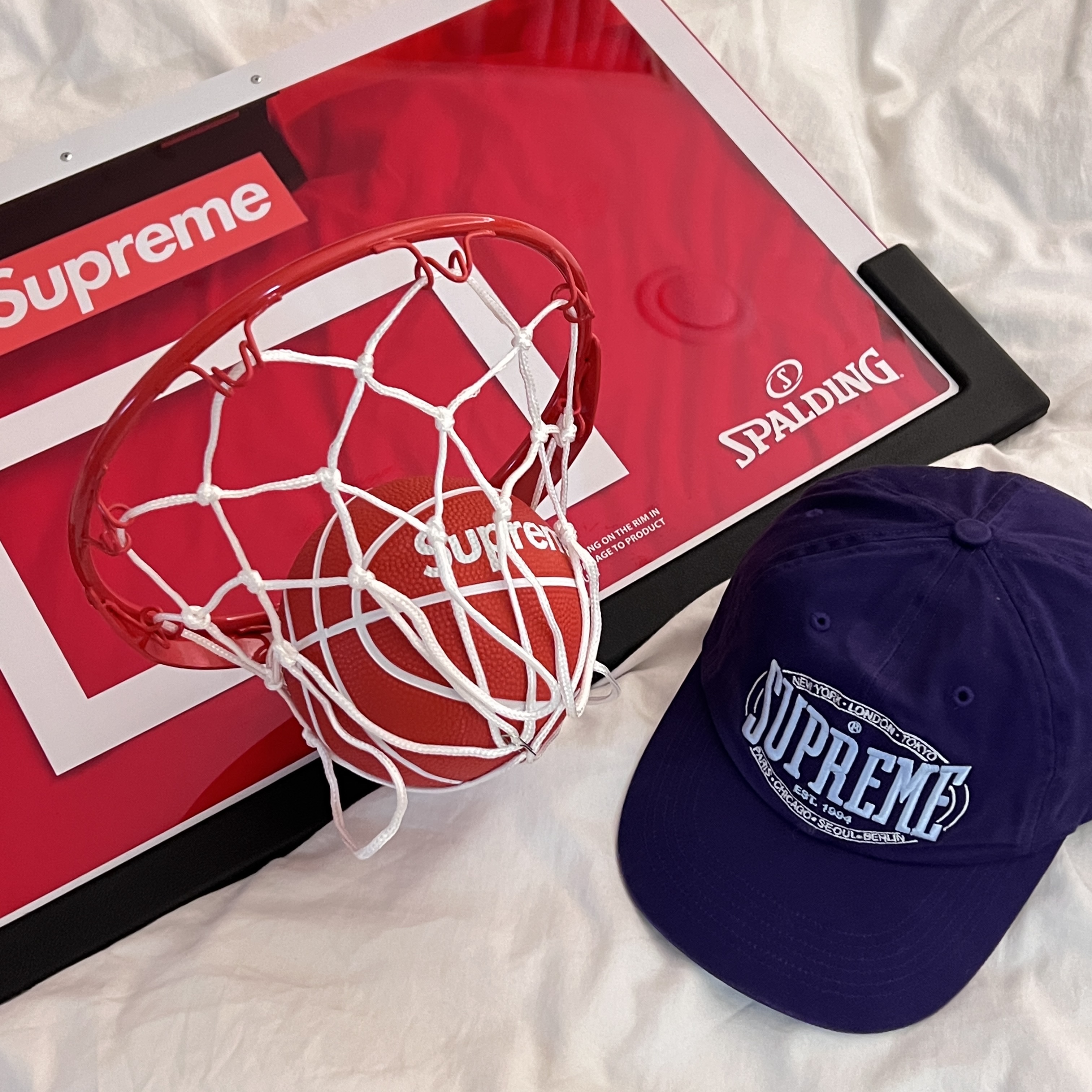 Supreme x Spalding Mini Basketball Hoop Red  - 23FW, Supreme Warm Up 6-Panel Purple - 23FW 착용 스타일 - 2