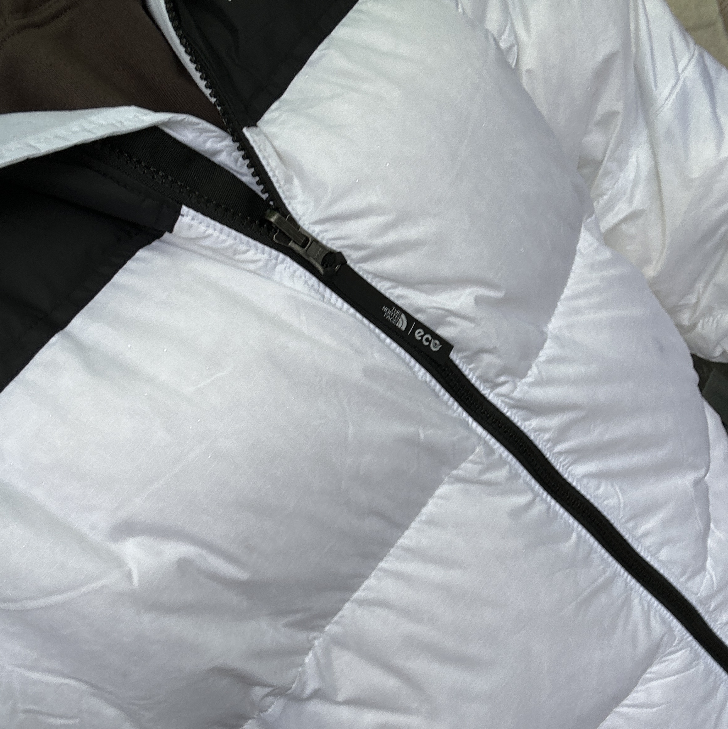 The North Face 1996 Eco Nuptse Jacket White 착용 스타일