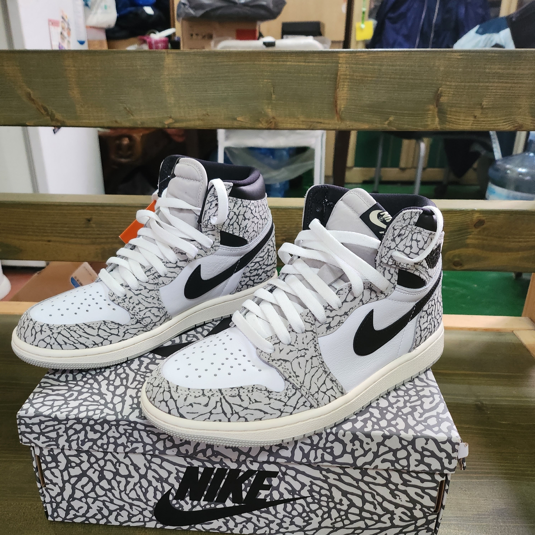 Jordan 1 Retro High OG White Cement 착용 스타일