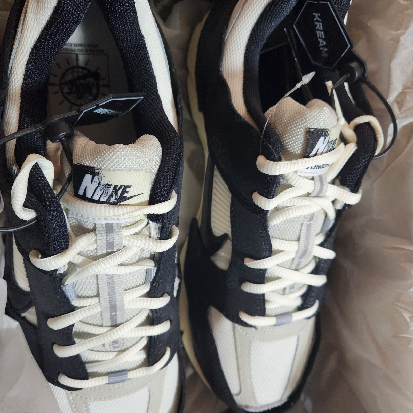(W) Nike Zoom Vomero 5 Wolf Grey and Black 착용 스타일