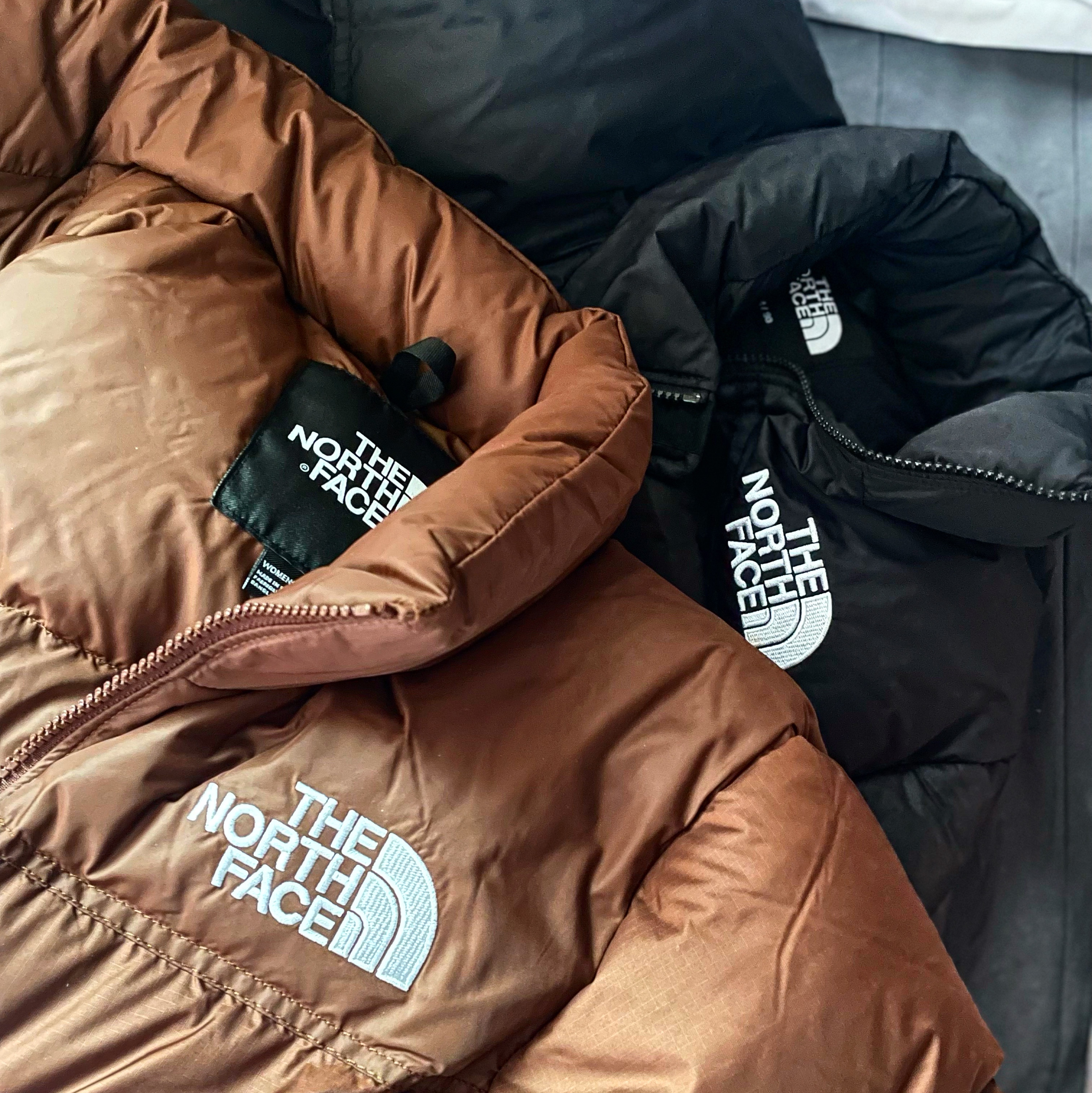 (W) The North Face 1996 Retro Nuptse Jacket Dark Oak, The North Face 1996 Eco Nuptse Jacket Black 착용 스타일