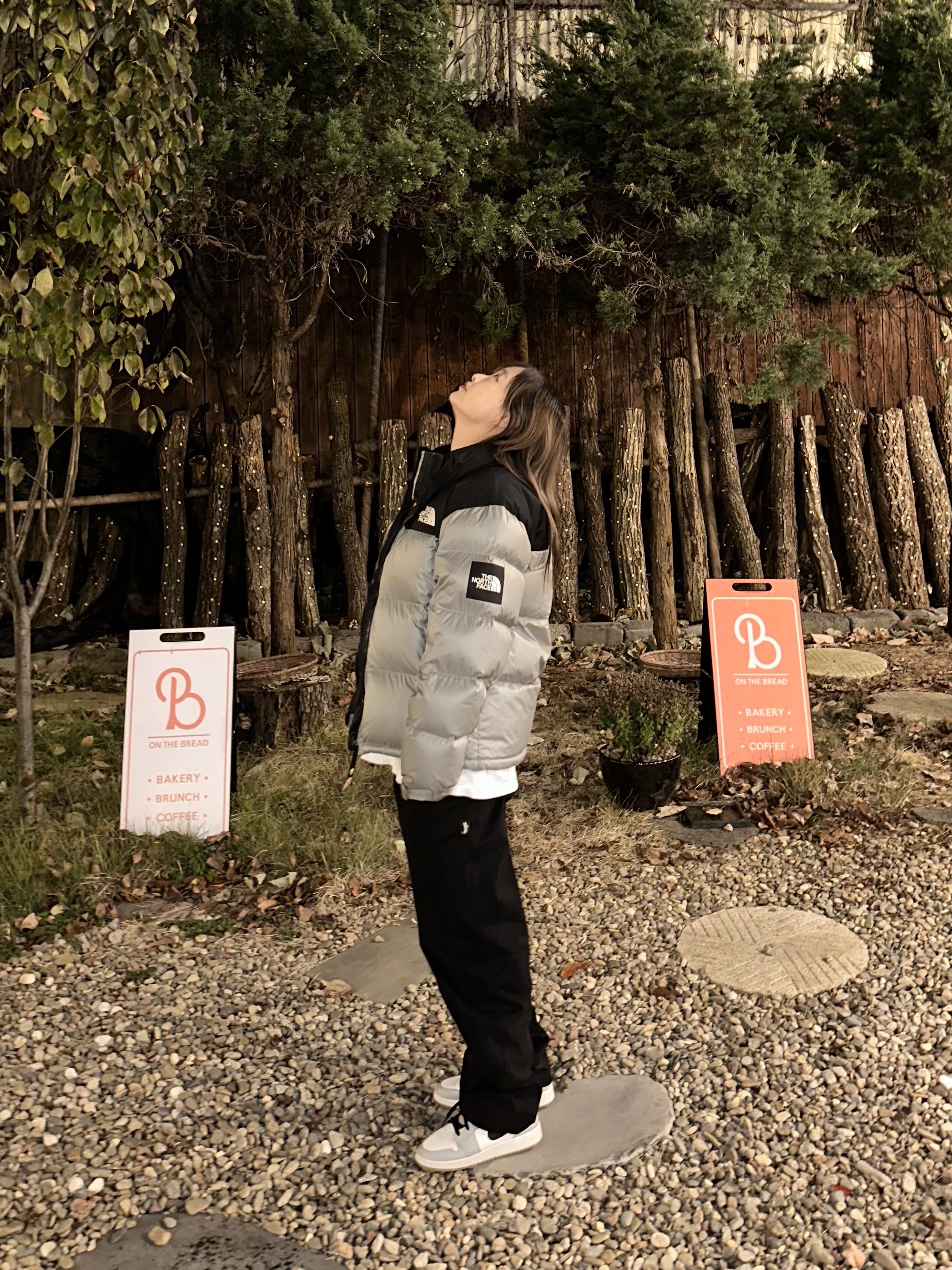 The North Face White Label Novelty Nuptse Down Jacket Light Khaki, (GS) Jordan 1 Mid Light Smoke Grey 착용 스타일 - 2