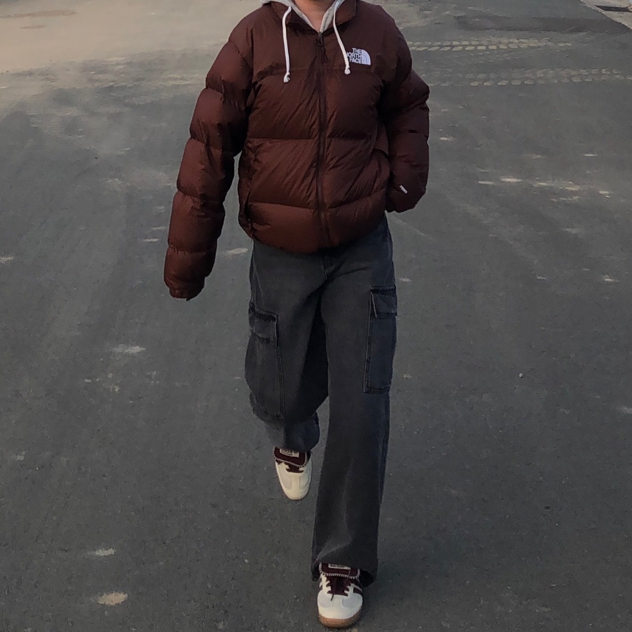 The North Face 1996 Retro Nuptse Jacket Dark Oak 착용 스타일 - 1