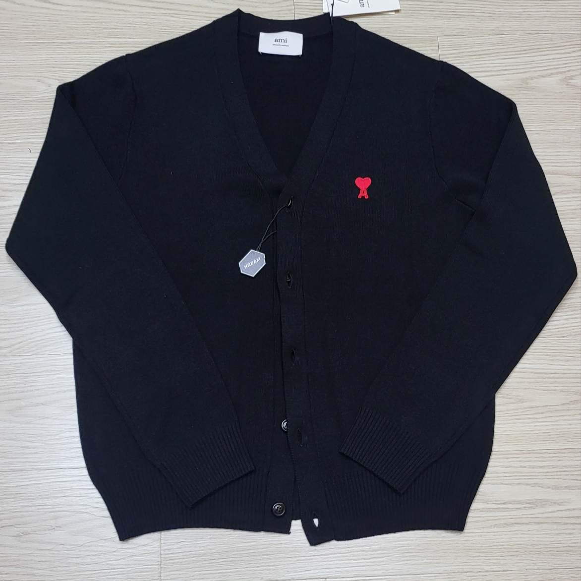 AMI de Coeur Wool Cardigan Black 착용 스타일
