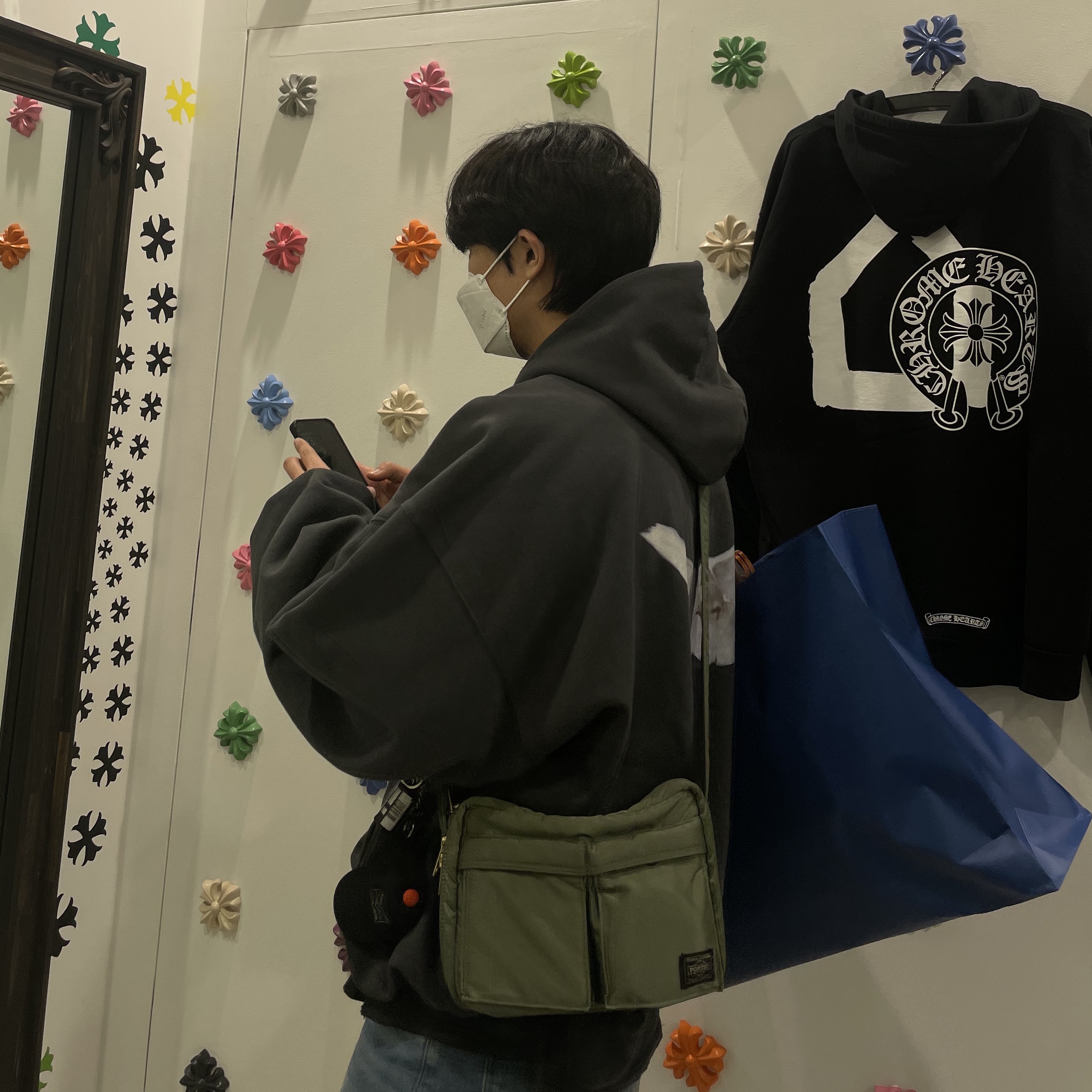 Yeezy Gap Engineered By Balenciaga Dove Hoodie Black, Porter Tanker Shoulder Bag L Sage Green 착용 스타일