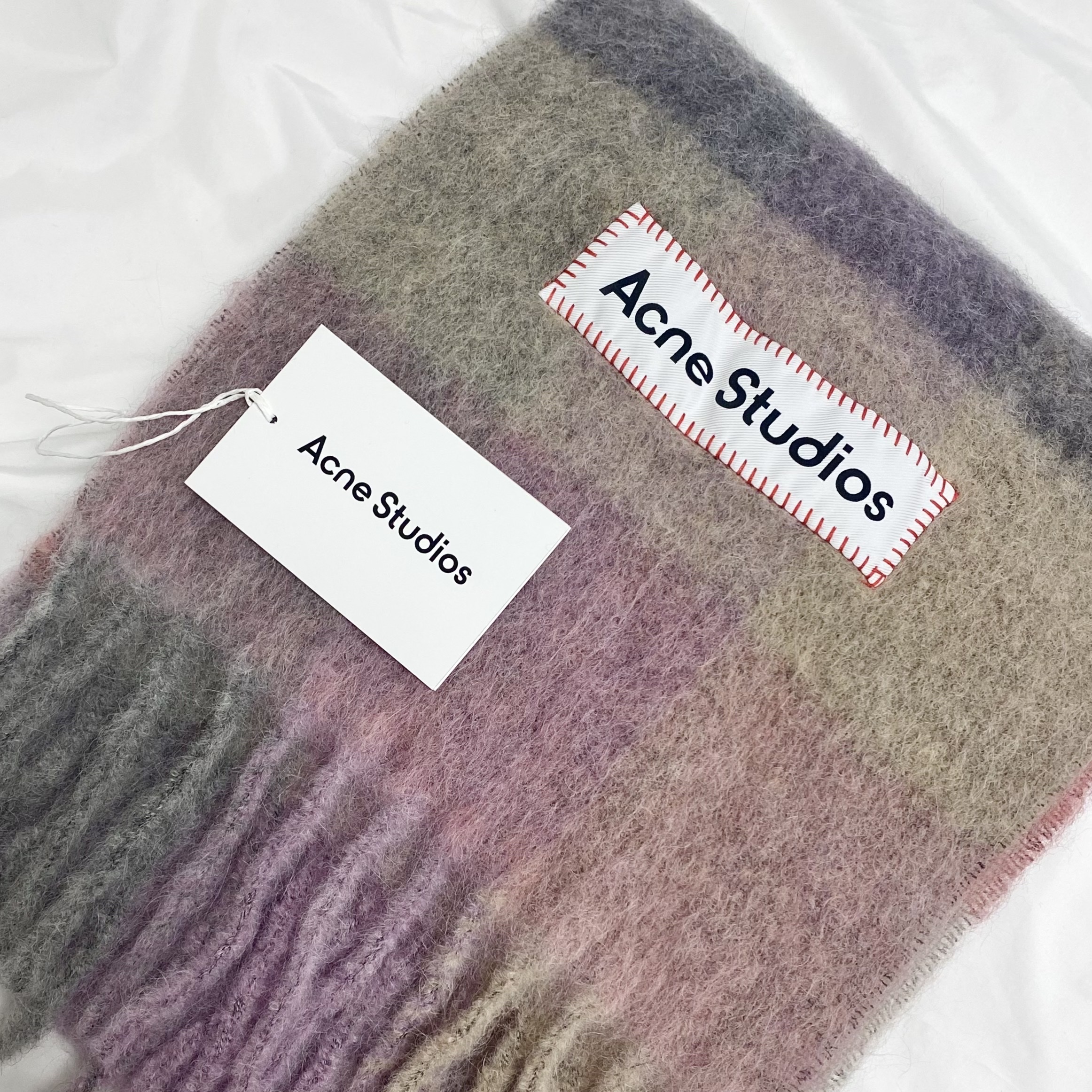 Acne Studios Mohair Check Muffler Fuchsia Lilac Pink 착용 스타일