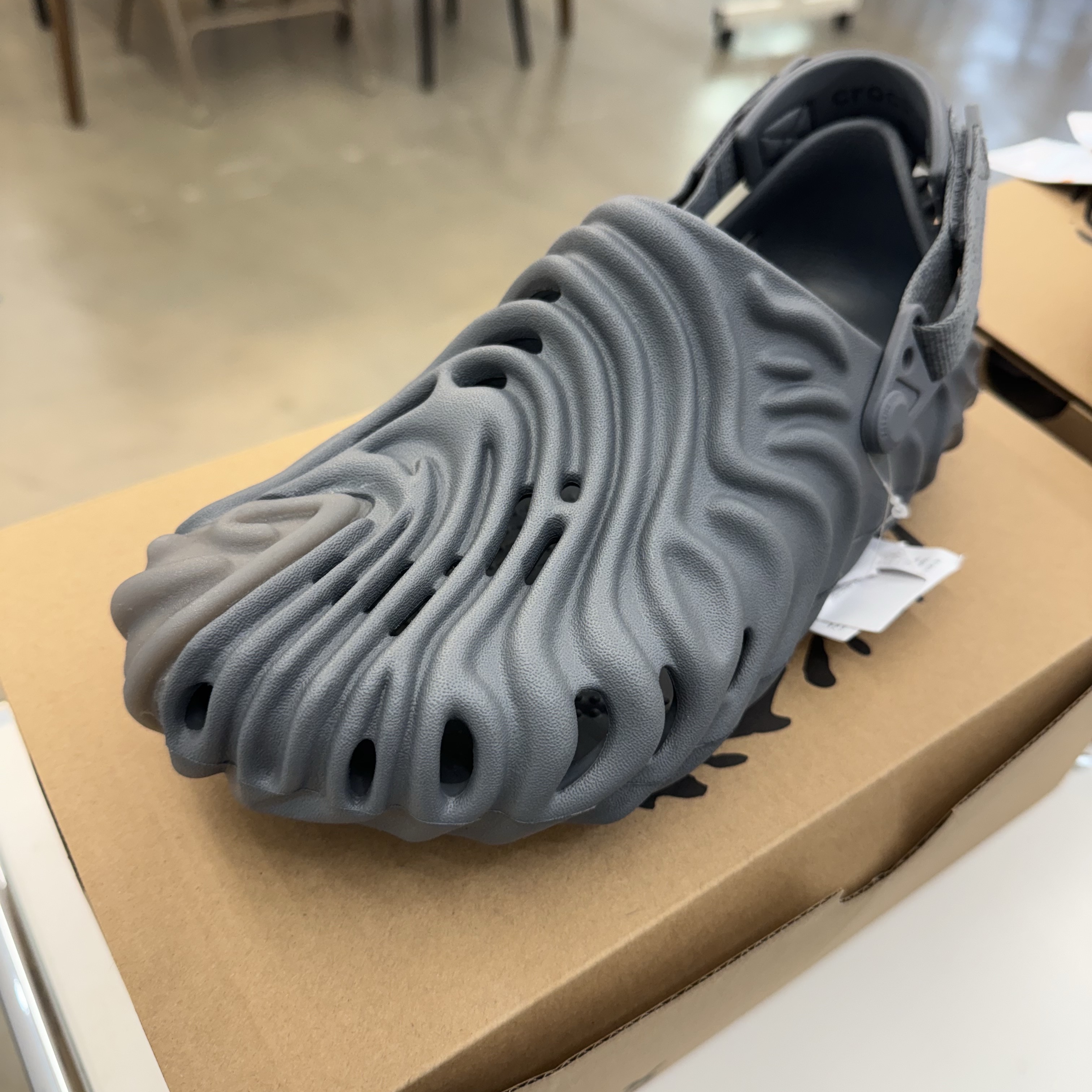 Crocs x Salehe Bembury Pollex Clog Niagara 착용 스타일