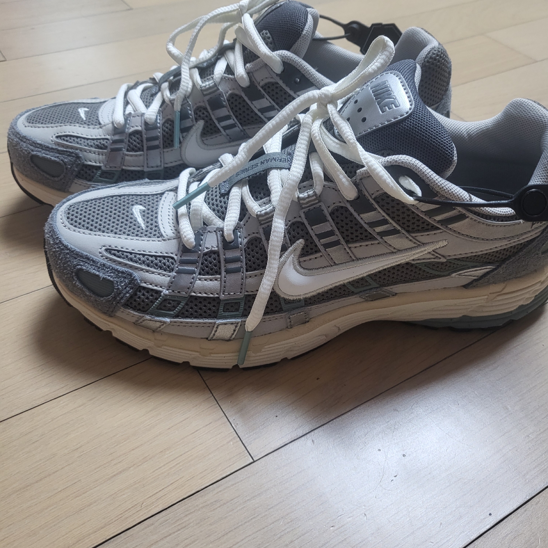 Nike P-6000 Flat Pewter Light Iron Ore 착용 스타일 - 2