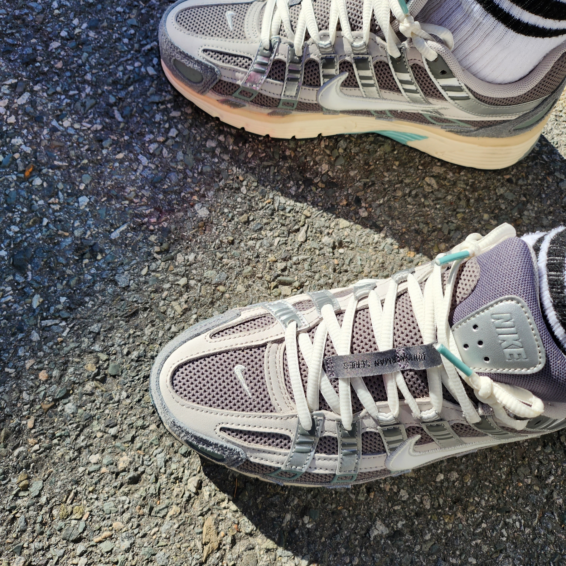 Nike P-6000 Flat Pewter Light Iron Ore 착용 스타일 - 2