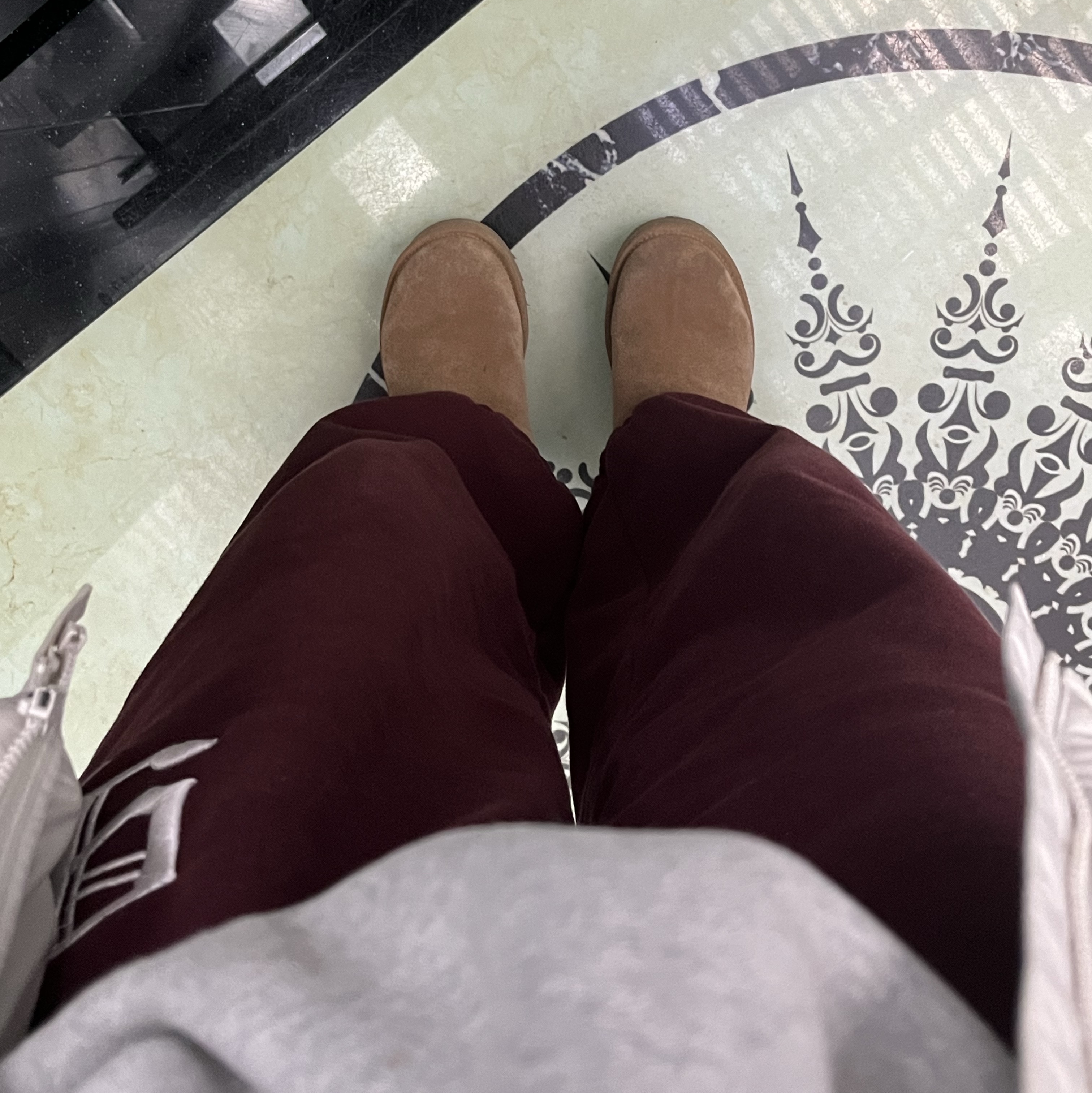 (W) UGG Classic Ultra Mini Platform Boots Chestnut 착용 스타일