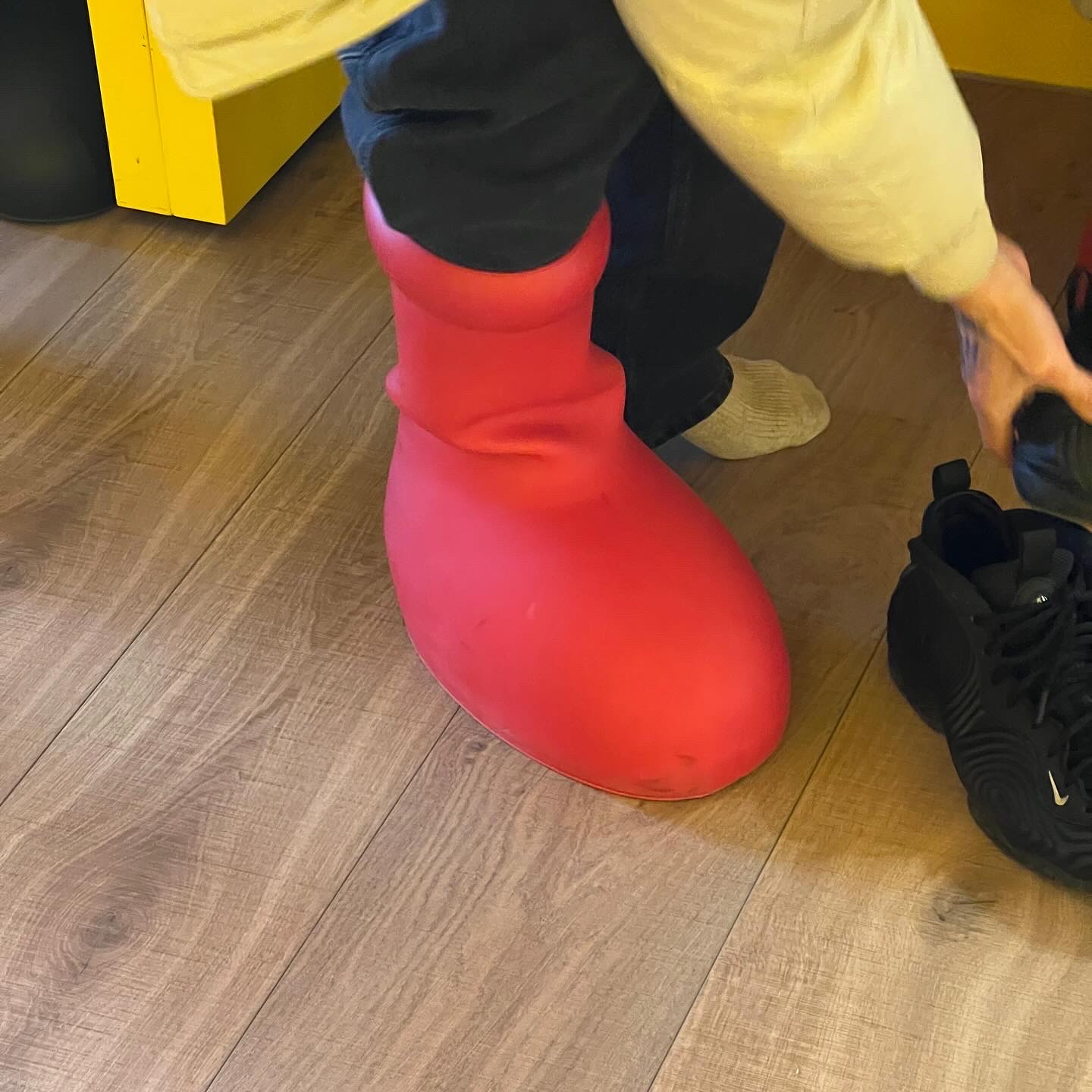 Nike x Comme des Garcons Homme Plus Air Foamposite One Black 착용 스타일 - 5