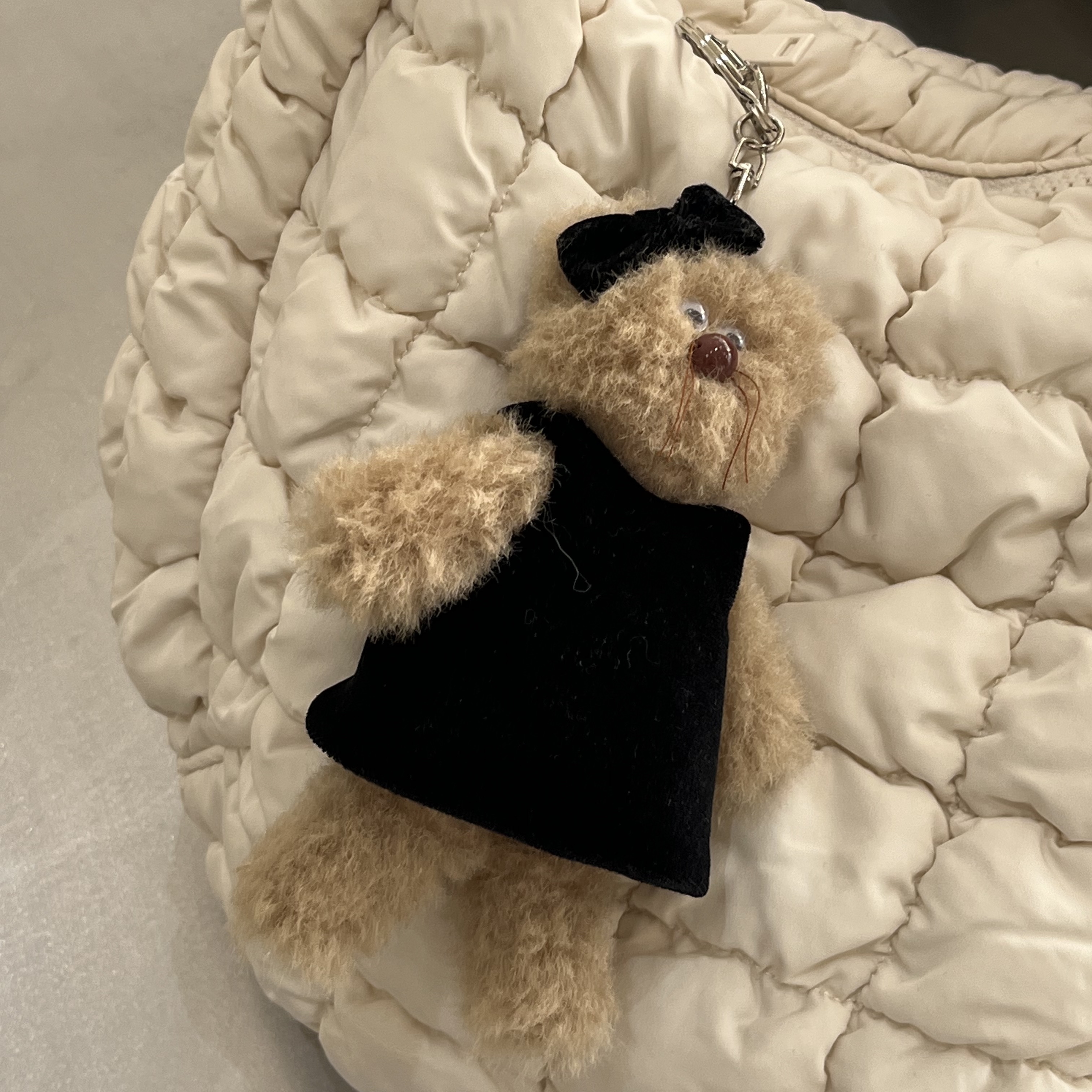 COS Quilted Messenger Bag Beige, (W) Paloma Wool Baby Zip Soft Knitted Cardigan Grey 착용 스타일 - 5