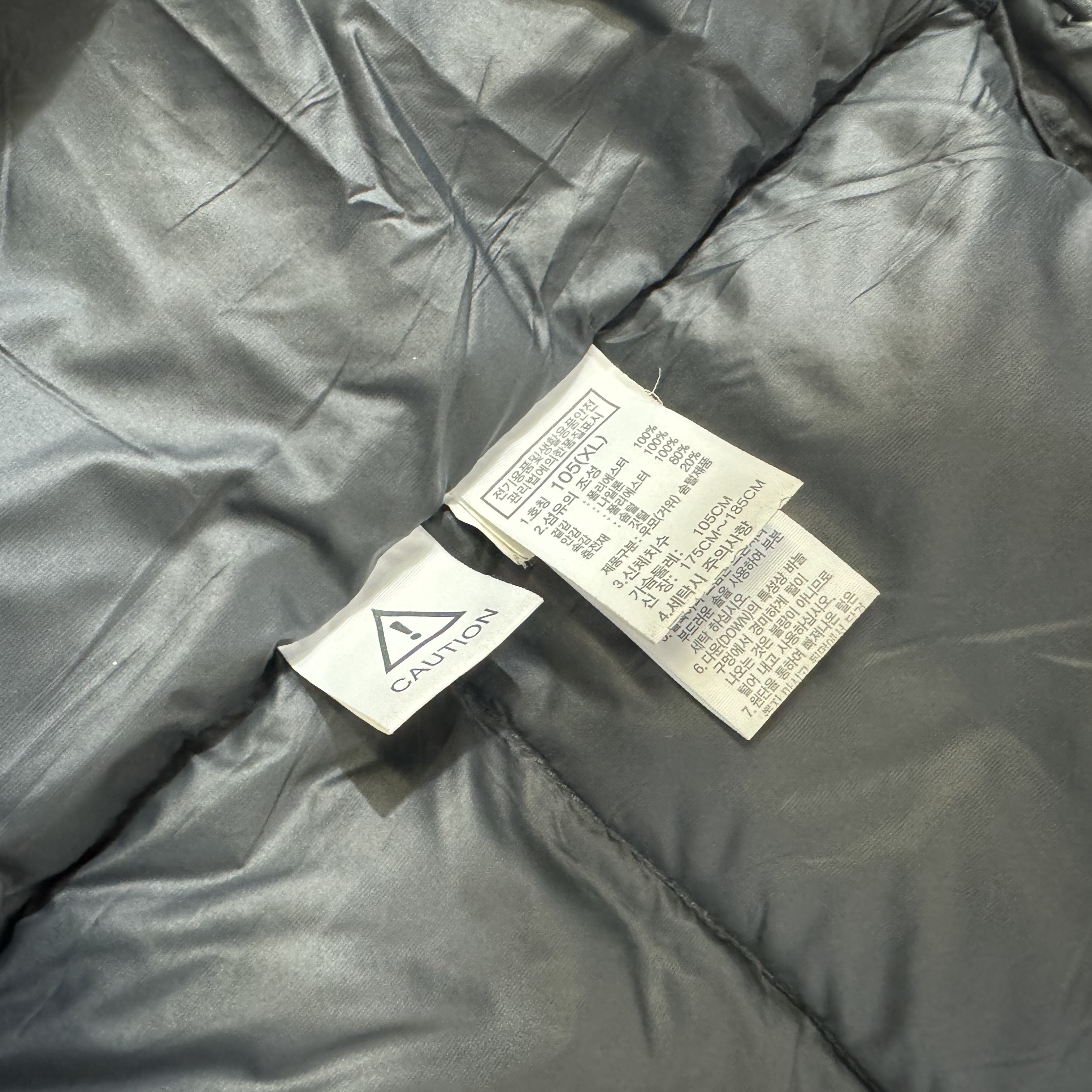 The North Face 1992 Nuptse Jacket Charcoal 착용 스타일 - 7