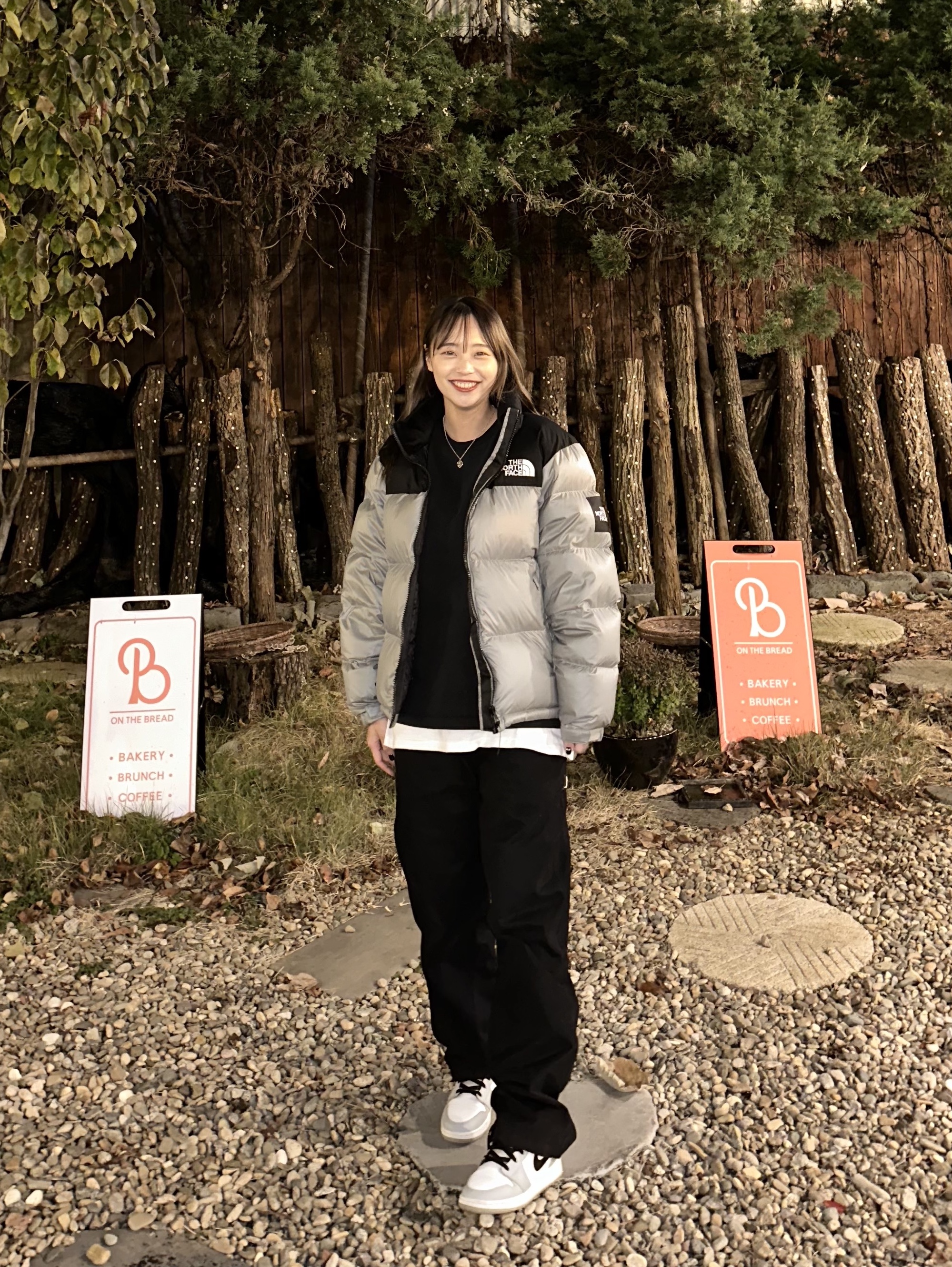 The North Face White Label Novelty Nuptse Down Jacket Light Khaki, (GS) Jordan 1 Mid Light Smoke Grey 착용 스타일 - 1