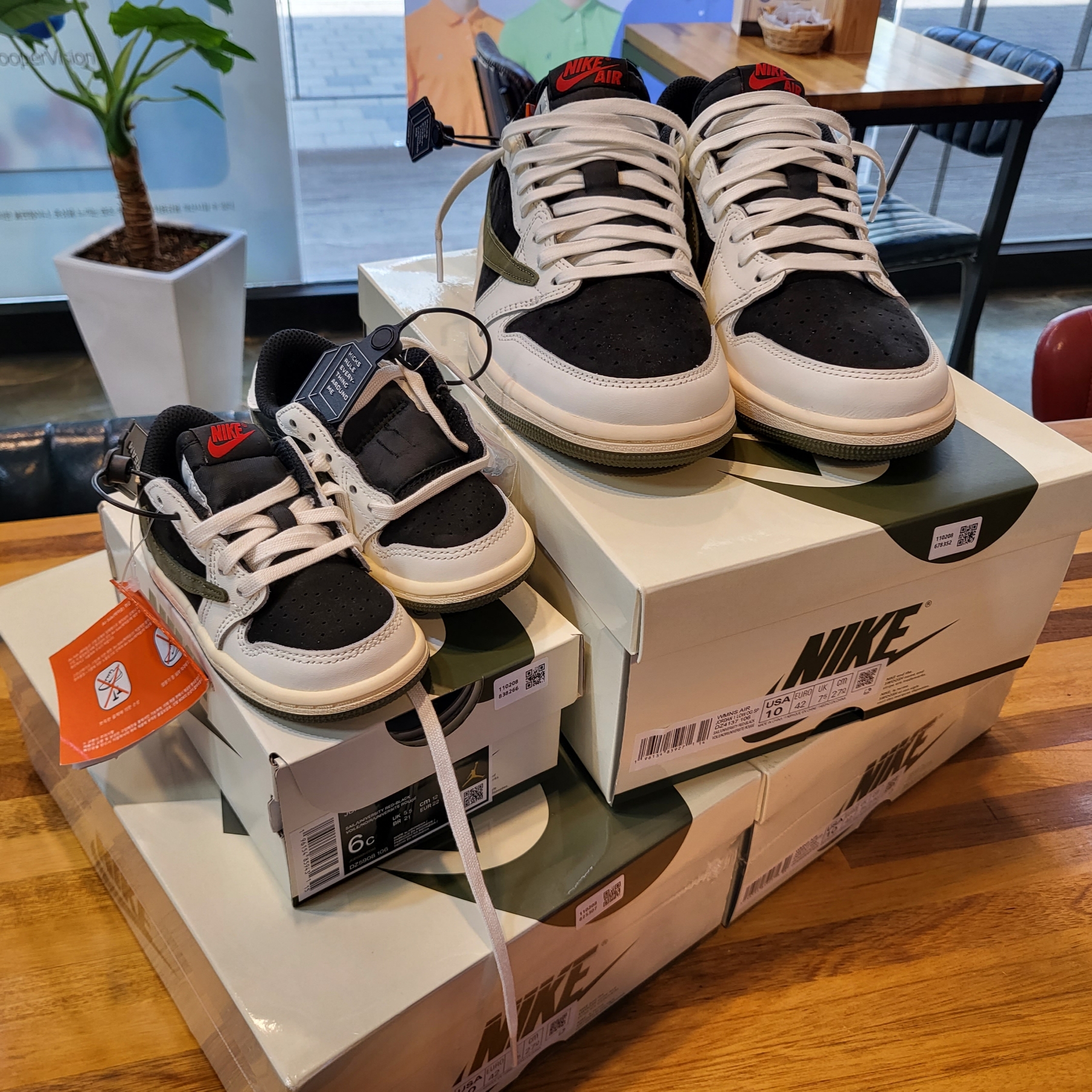 (W) Jordan 1 x Travis Scott Retro Low OG SP Medium Olive, (TD) Jordan 1 x Travis Scott Retro Low OG SP Medium Olive 착용 스타일 - 1