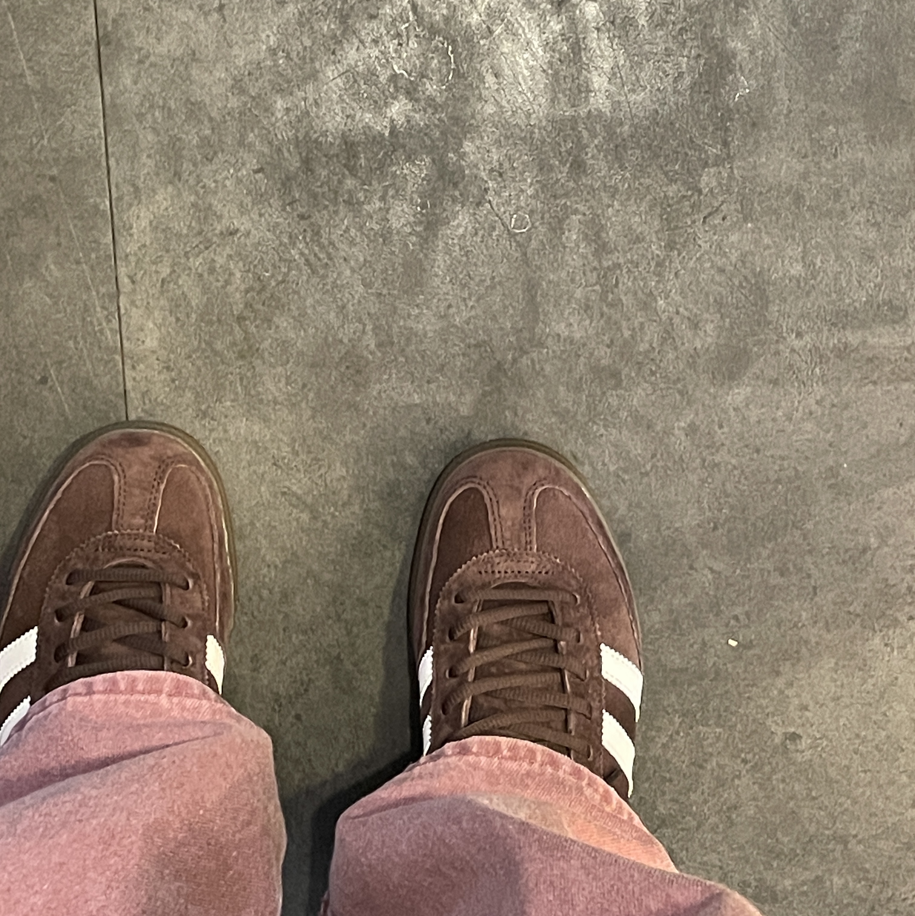 Adidas Spezial Handball Shadow Brown White 착용 스타일 - 1