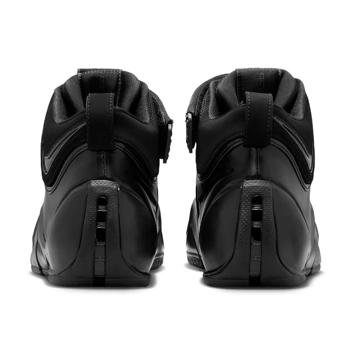 Nike LeBron 4 Black and Anthracite 착용 스타일 - 5