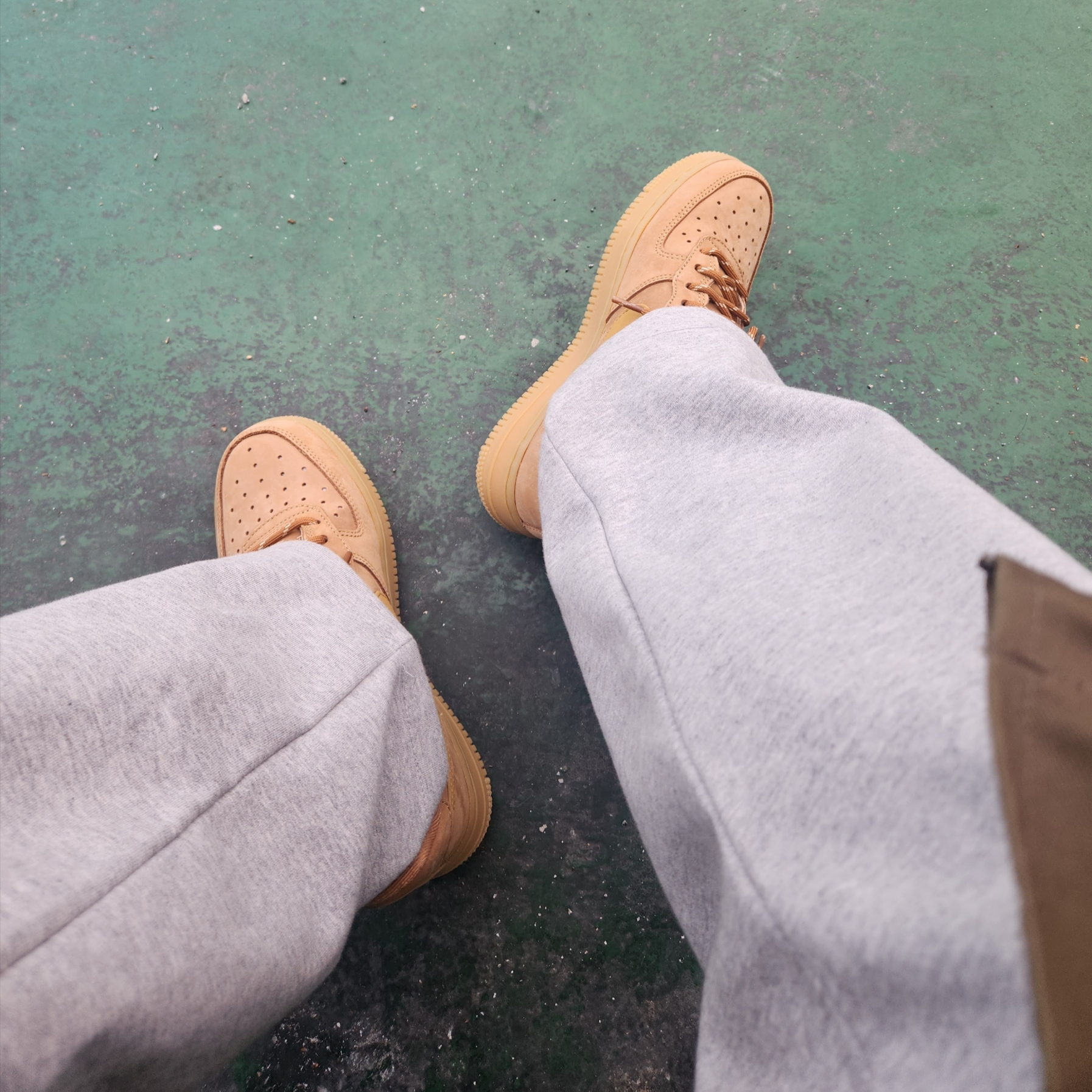 Nike Air Force 1 '07 WB Flax 착용 스타일