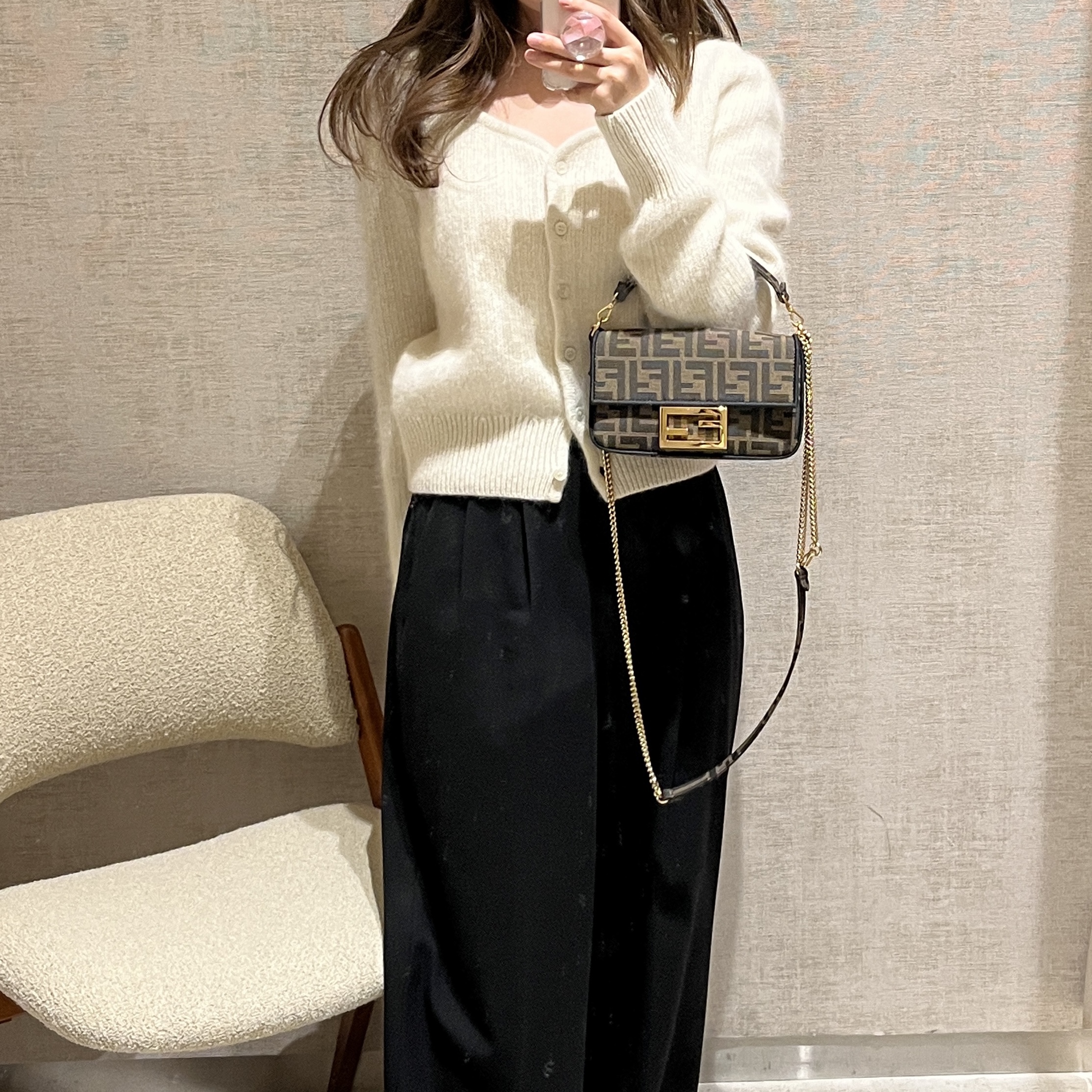 Fendi Mini Baguette FF Motif Fabric Bag Brown 착용 스타일