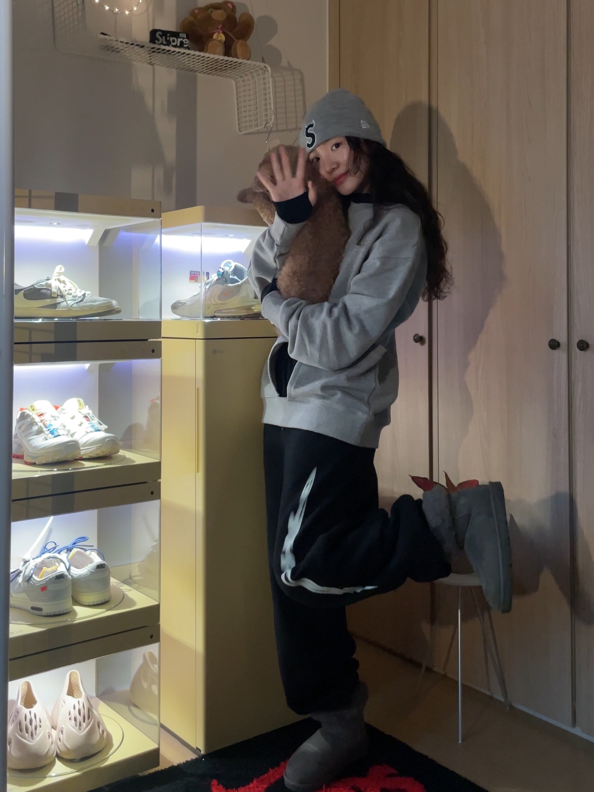 (W) UGG Classic Short II Boots Grey, Supreme New Era S Logo Beanie Heather Grey - 22FW 착용 스타일