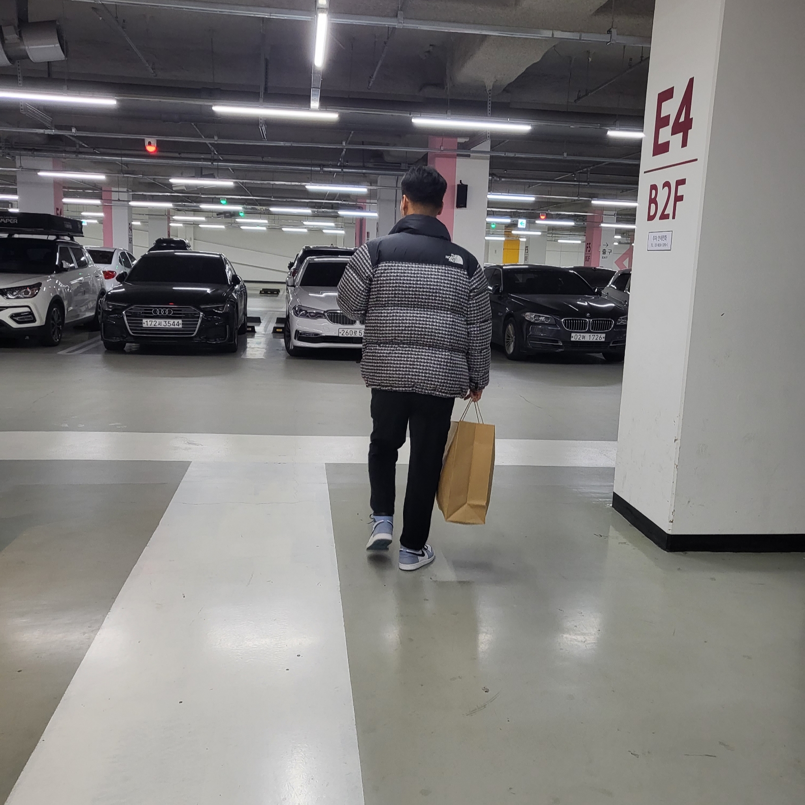 Supreme x The North Face Studded Nuptse Jacket Black - 21SS, Jordan 1 Retro High OG University Blue 착용 스타일 - 2