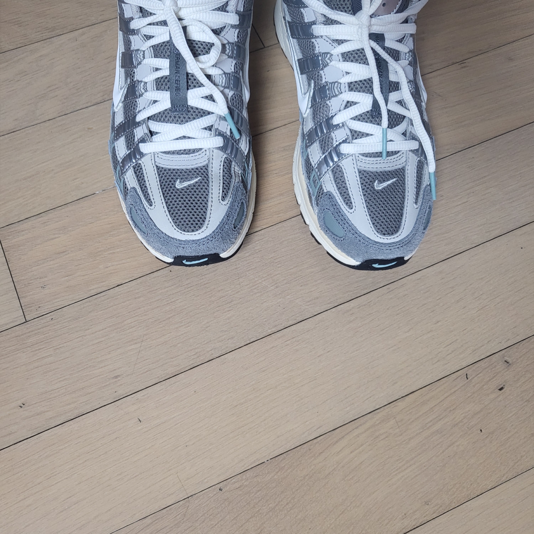 Nike P-6000 Flat Pewter Light Iron Ore 착용 스타일 - 1