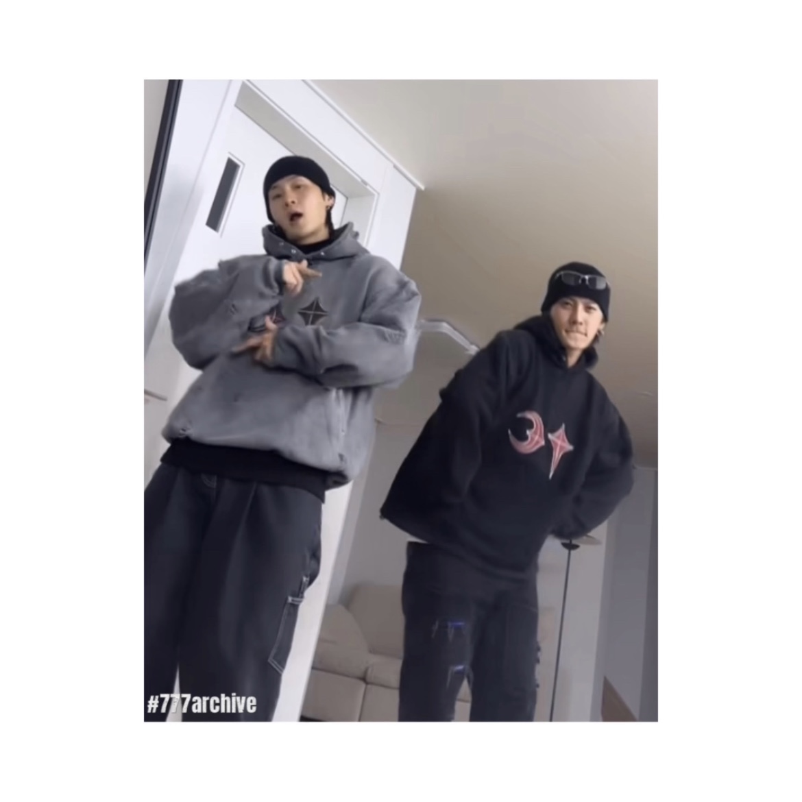 Thug Club Rock Hoodie Gray, Thug Club Rock Hoodie Black 착용 스타일 - 1