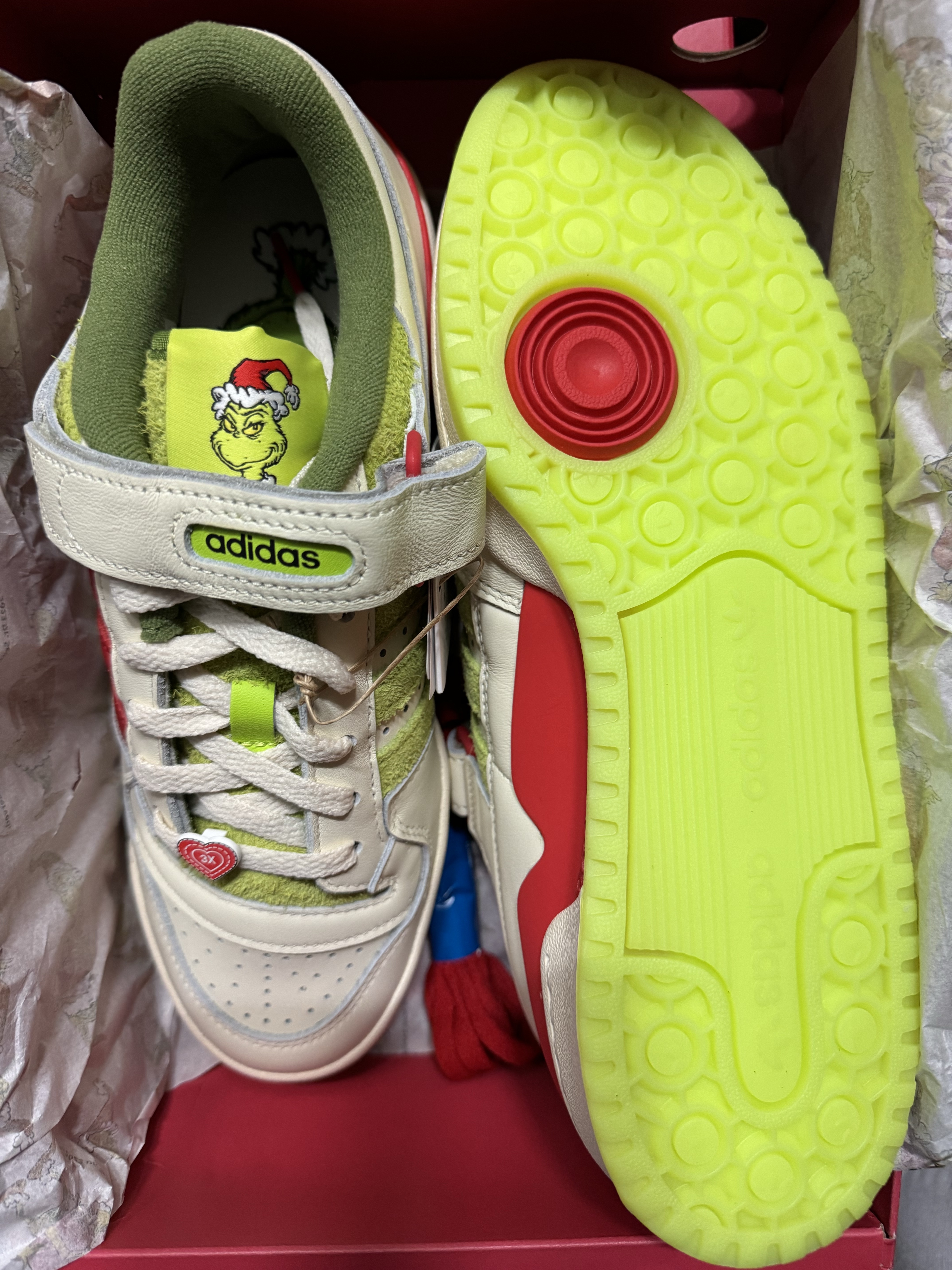 Adidas x Liam Gallagher Spezial LG II Cream White Collegiate Green, Adidas x The Grinch Forum Low Cream White Collegiate Red 착용 스타일 - 7