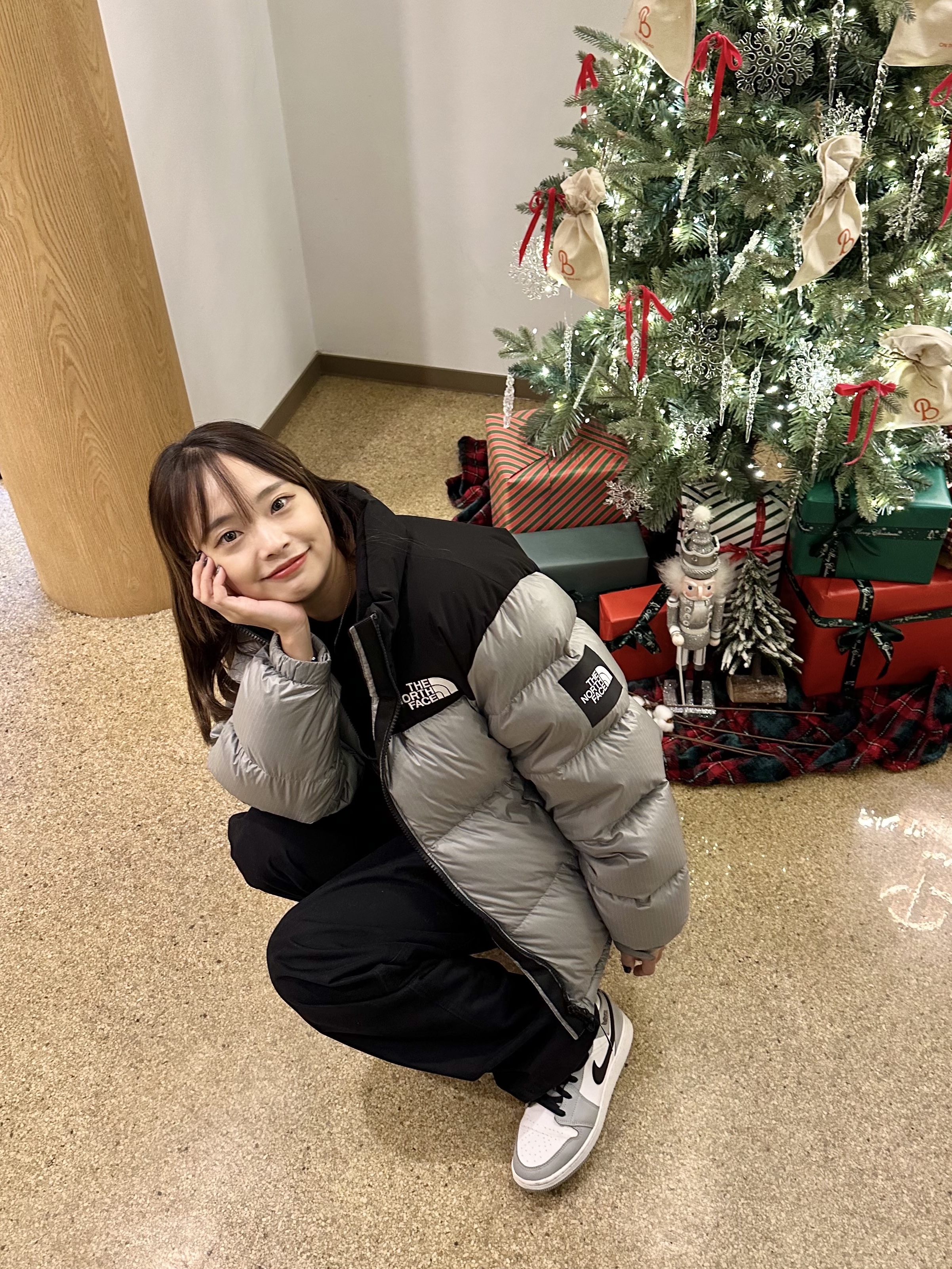 The North Face White Label Novelty Nuptse Down Jacket Light Khaki, (GS) Jordan 1 Mid Light Smoke Grey 착용 스타일 - 5